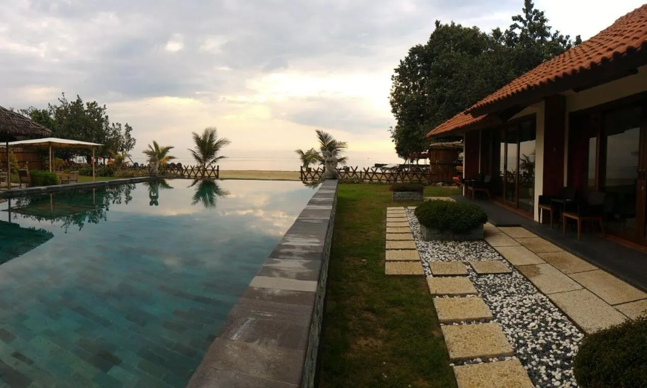Swimming pool in Jepara Marina Beach Bungalows
