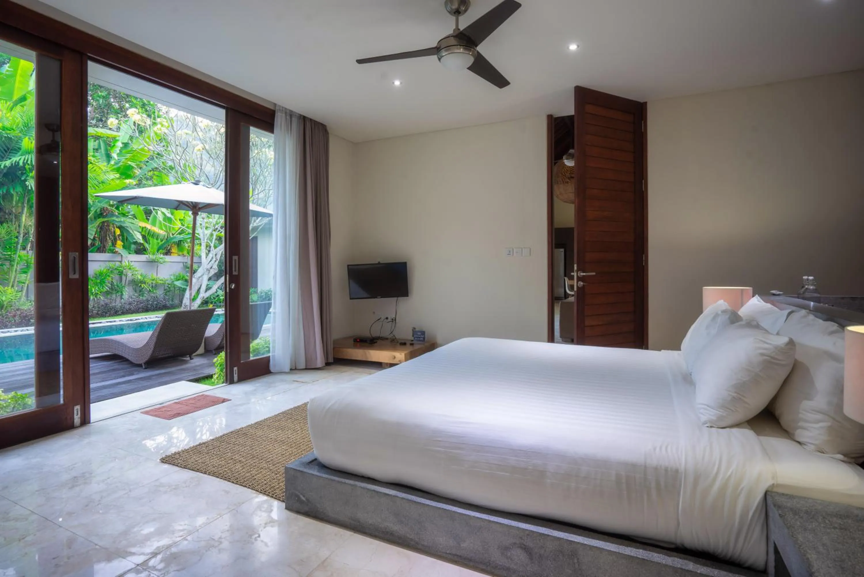 Pool view, Bed in Bale Mandala Villas