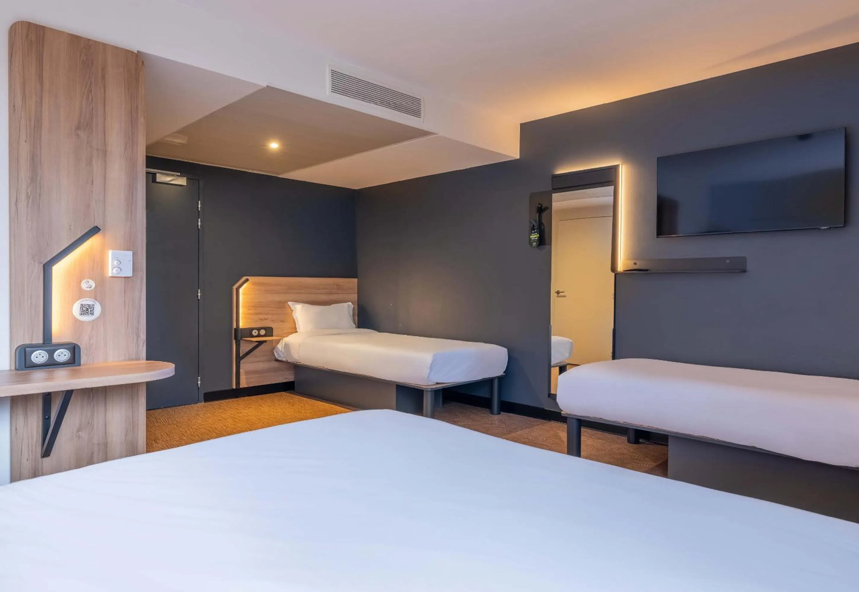 Photo of the whole room, Bed in B&B HOTEL Annecy Cran-Gevrier