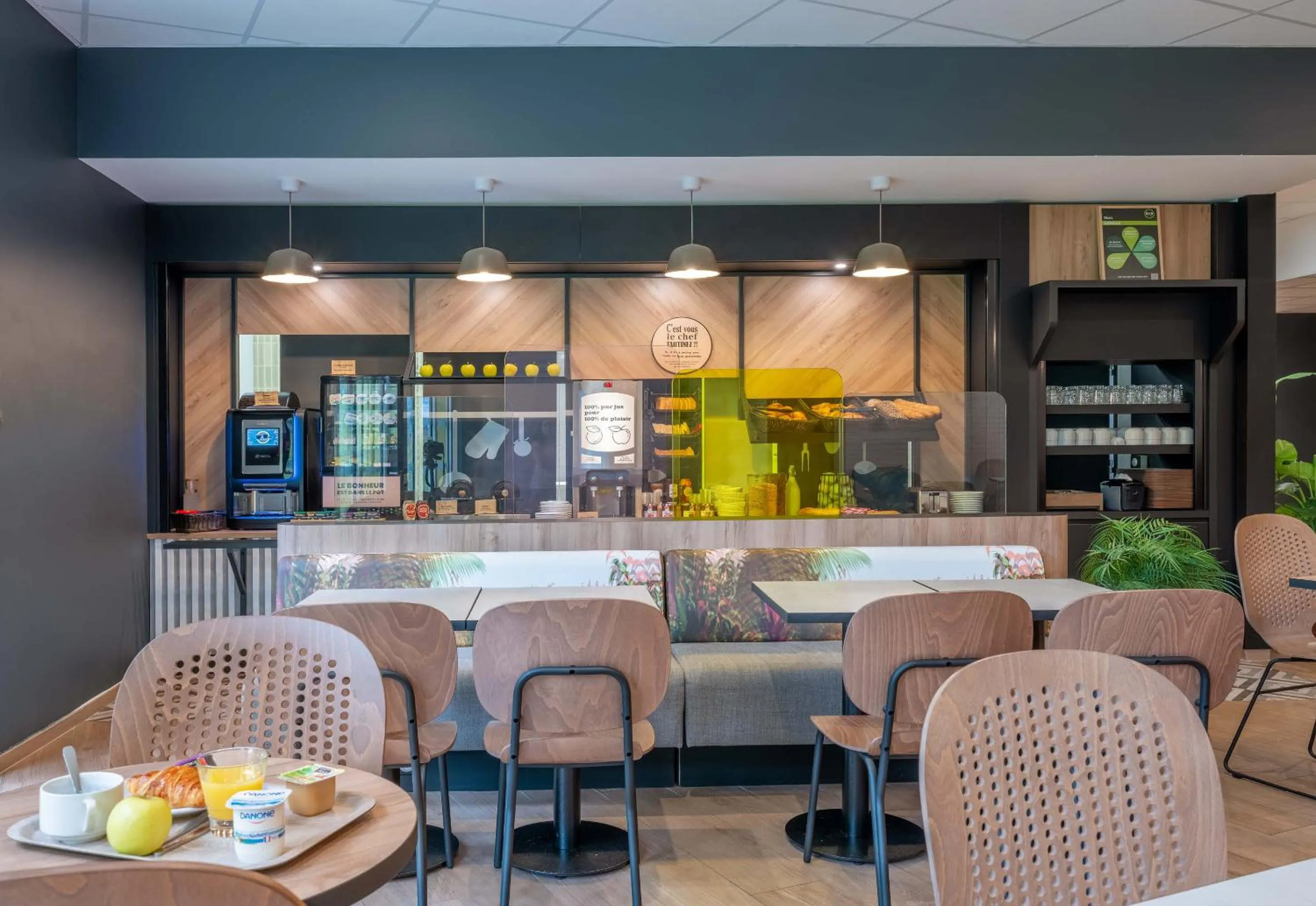 Restaurant/places to eat in B&B HOTEL Annecy Cran-Gevrier