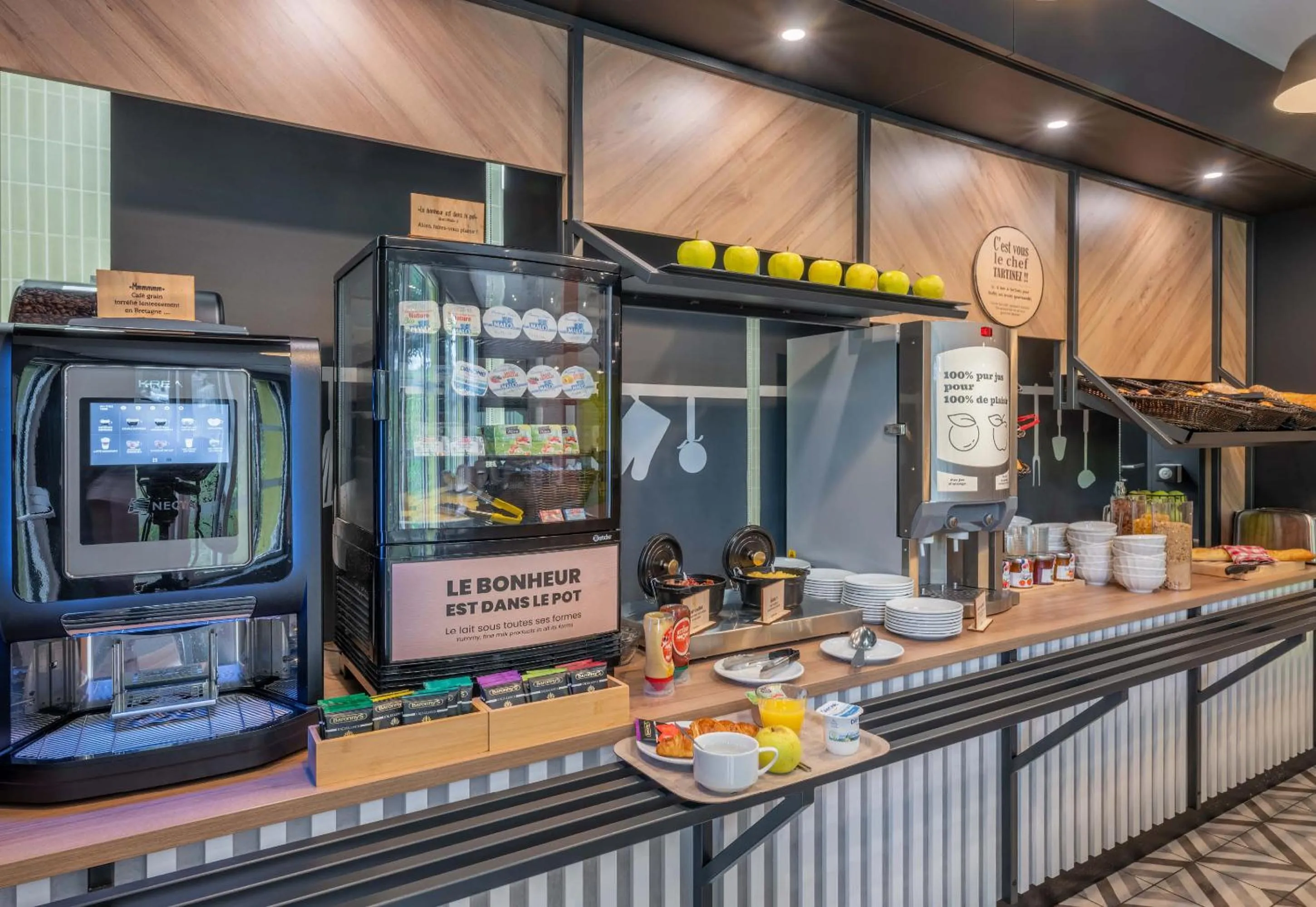 Buffet breakfast in B&B HOTEL Annecy Cran-Gevrier