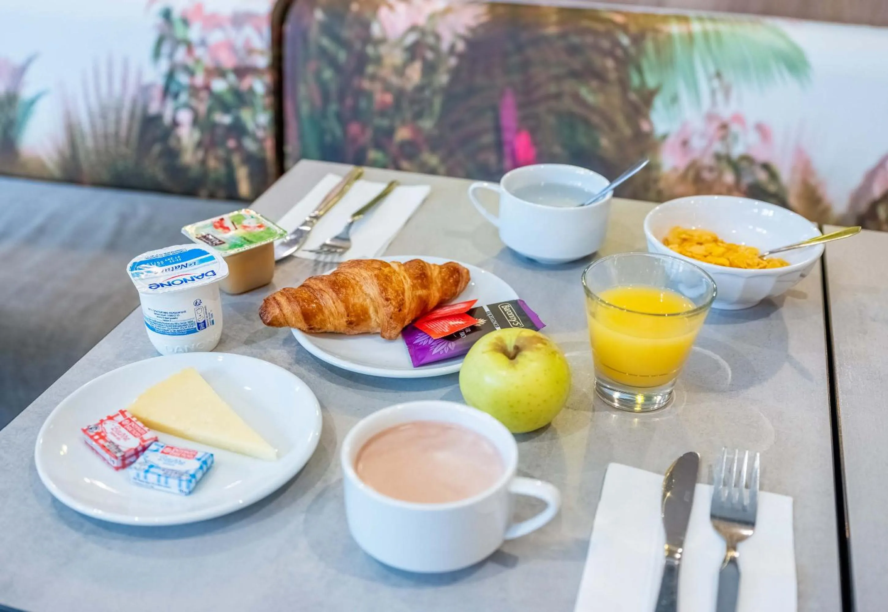Breakfast in B&B HOTEL Annecy Cran-Gevrier