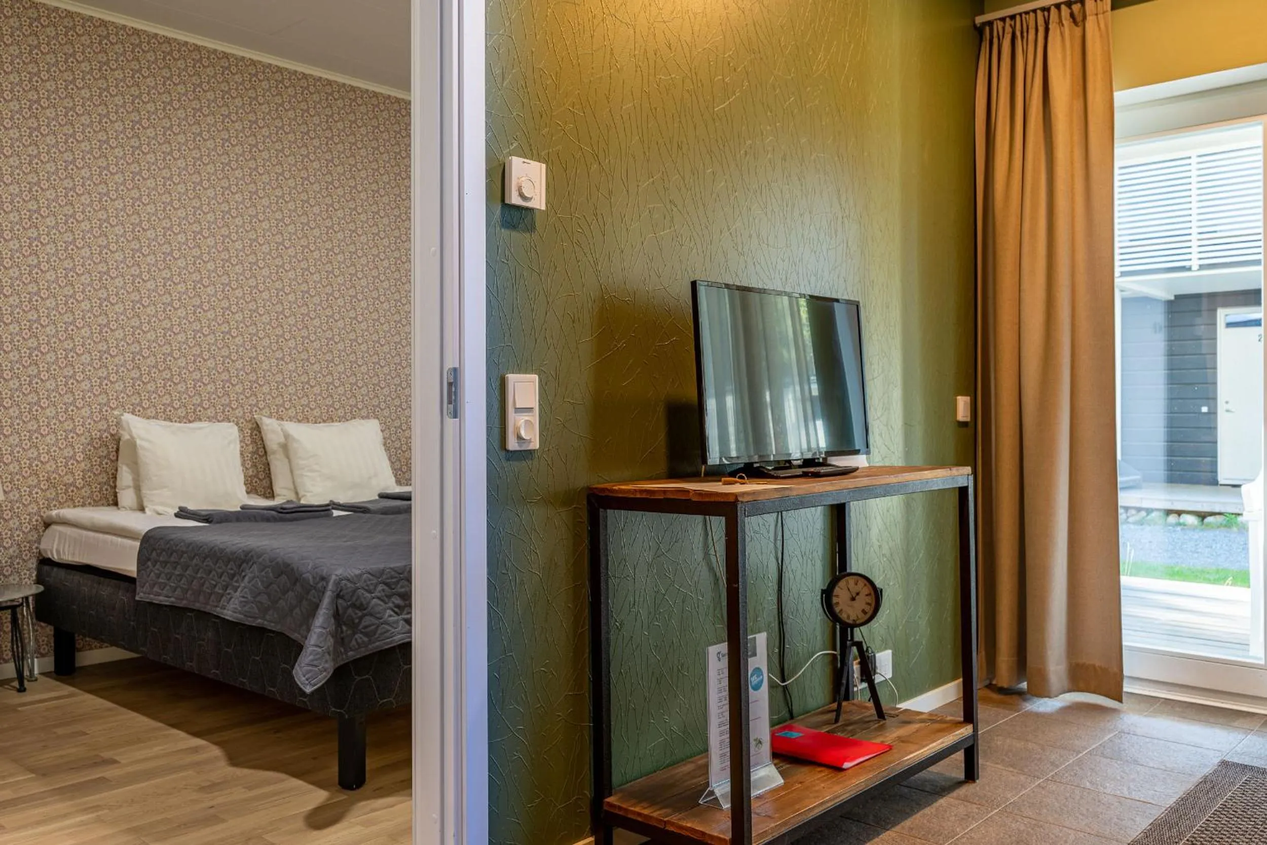 TV and multimedia, Bed in Saimaa Life Apartments