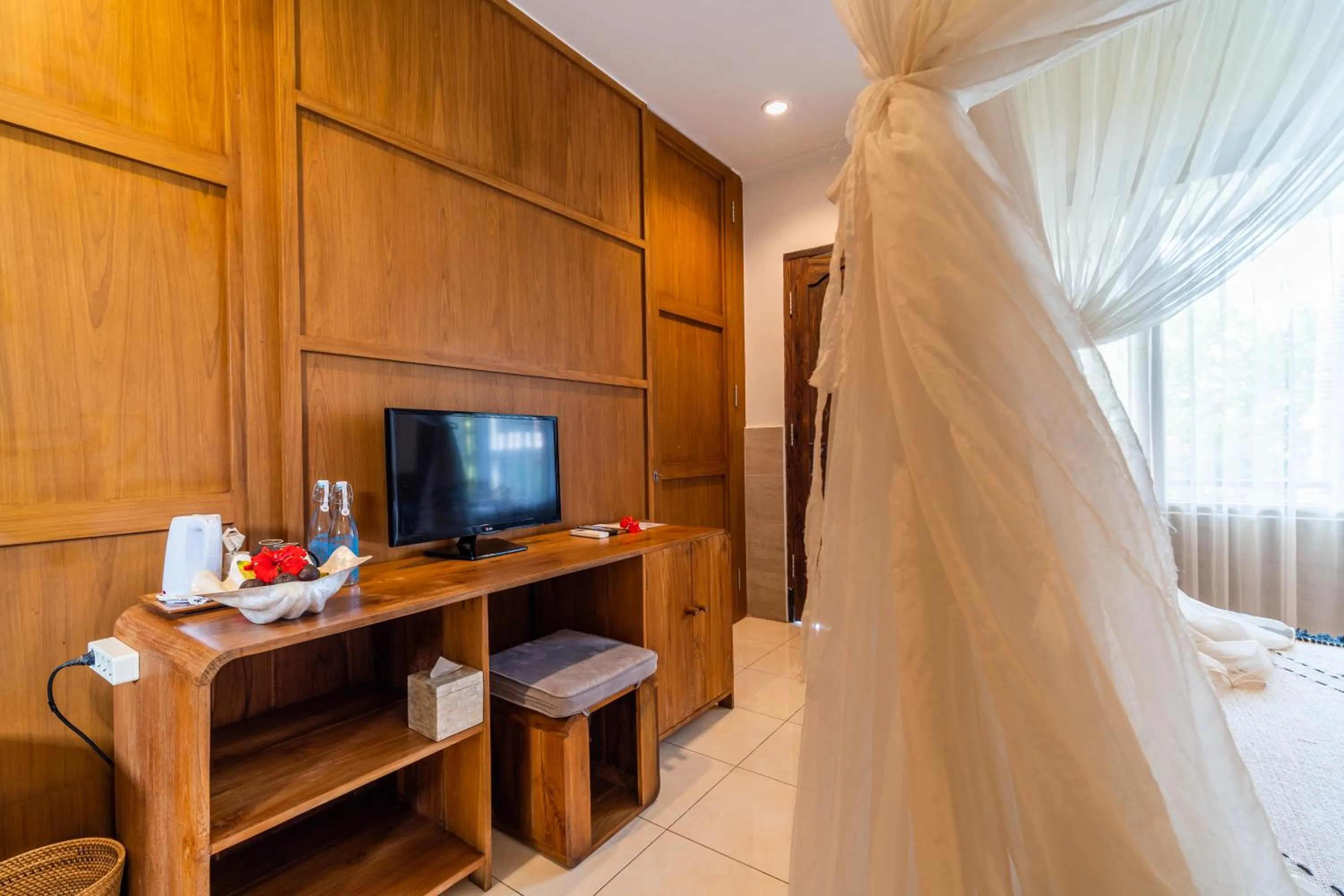 TV and multimedia, Bed in Om Ham Retreat and Resort