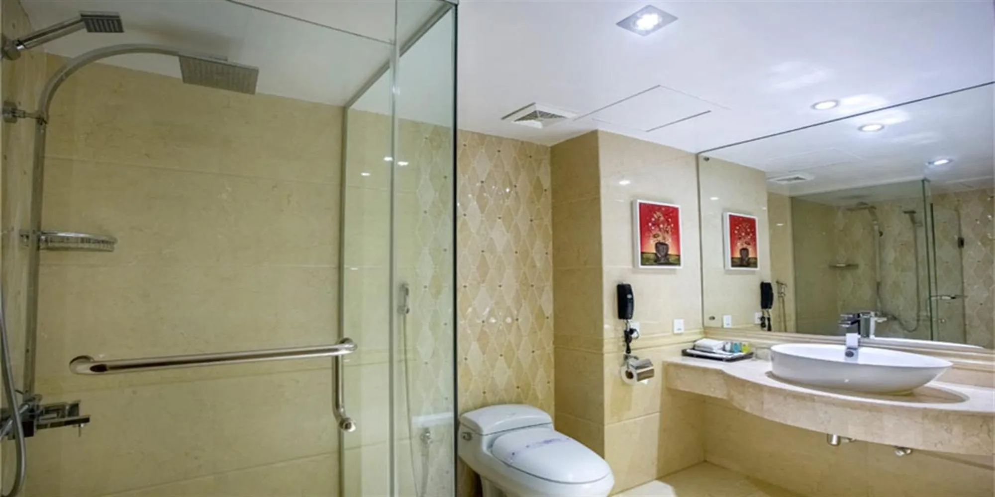 Bathroom in Bengal Blueberry