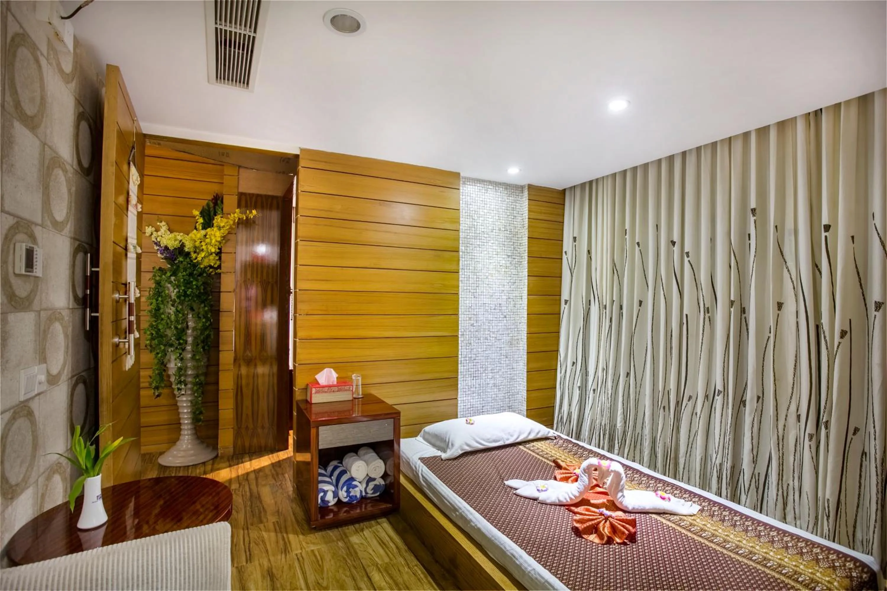 Massage, Bed in Bengal Blueberry