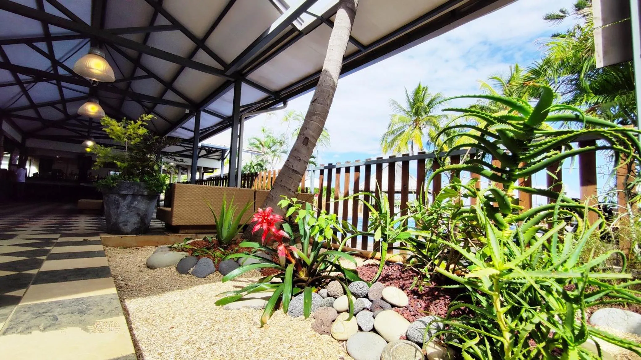 Restaurant/places to eat in Les Aigrettes