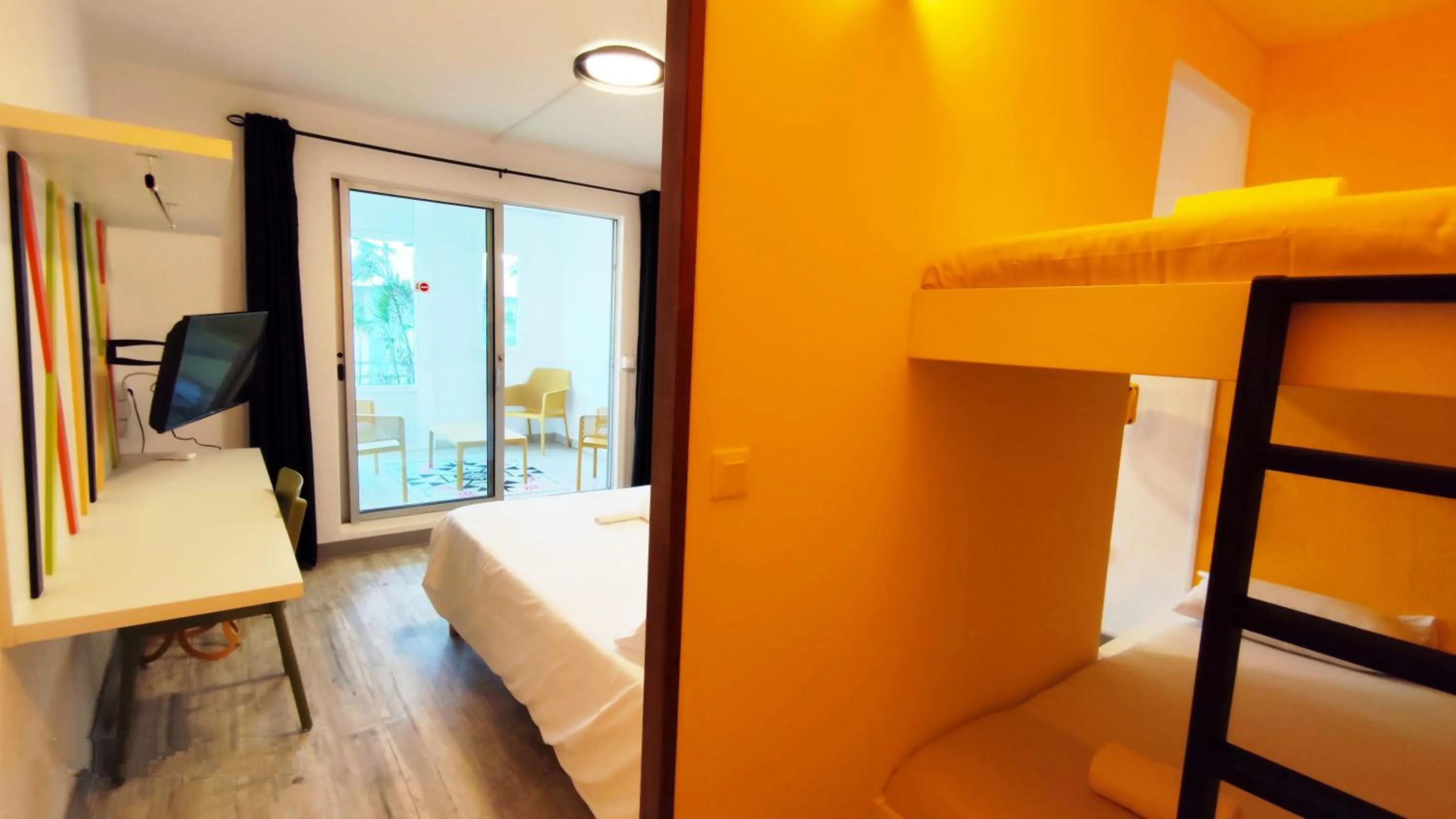 TV and multimedia, Bed in Les Aigrettes