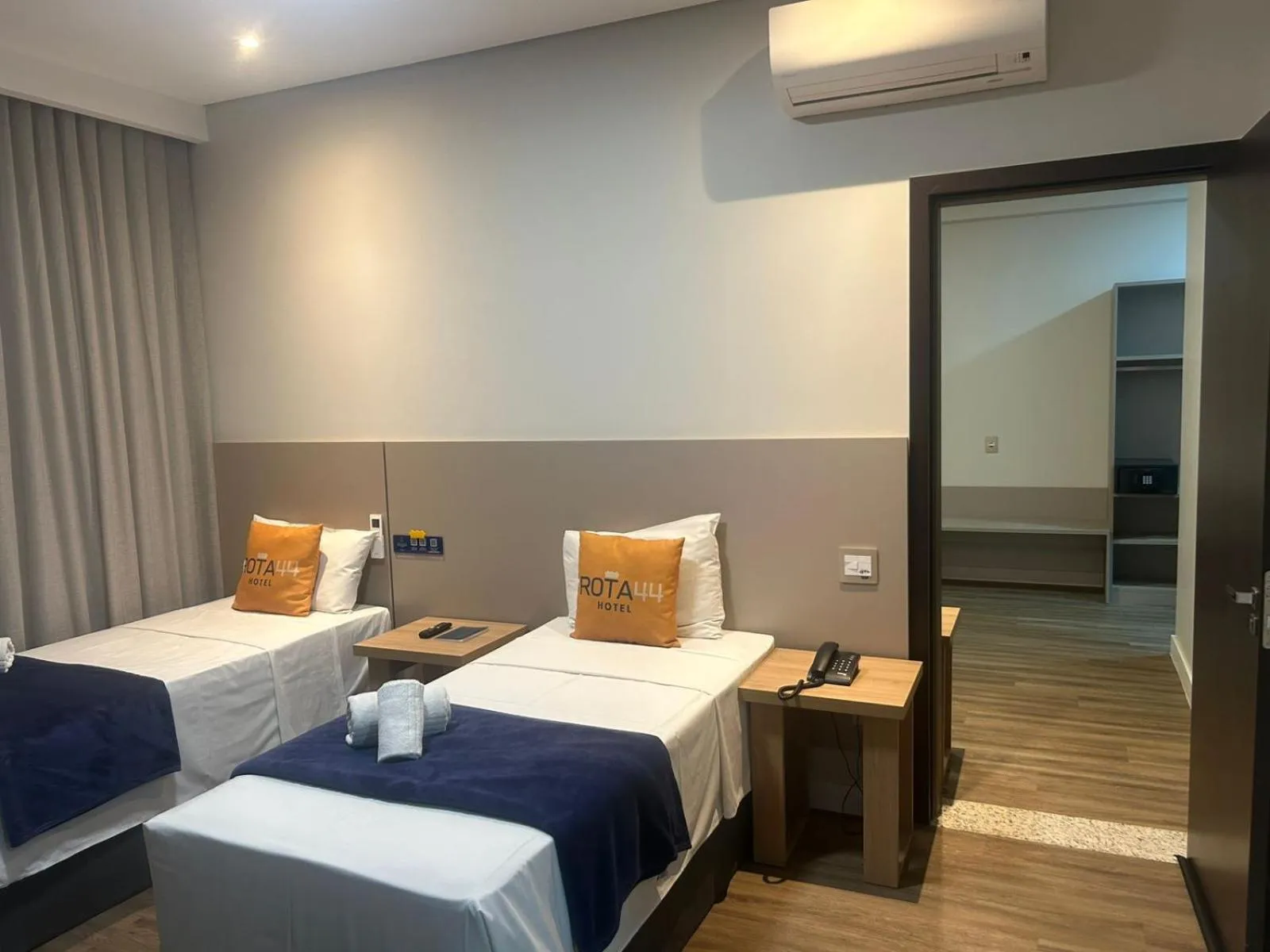 Photo of the whole room, Bed in Rota 44 Hotel