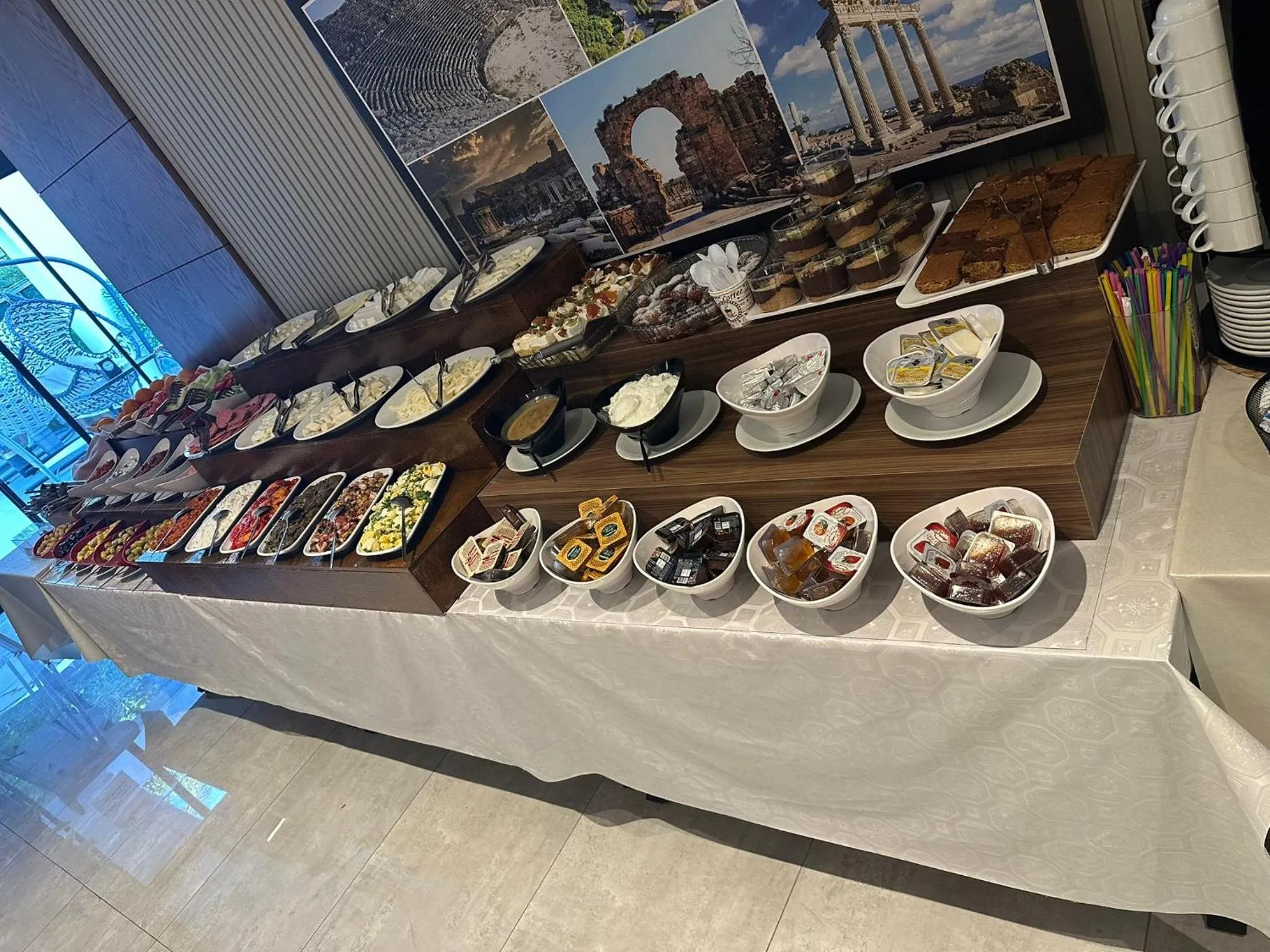 Food and drinks in Sam Hotel