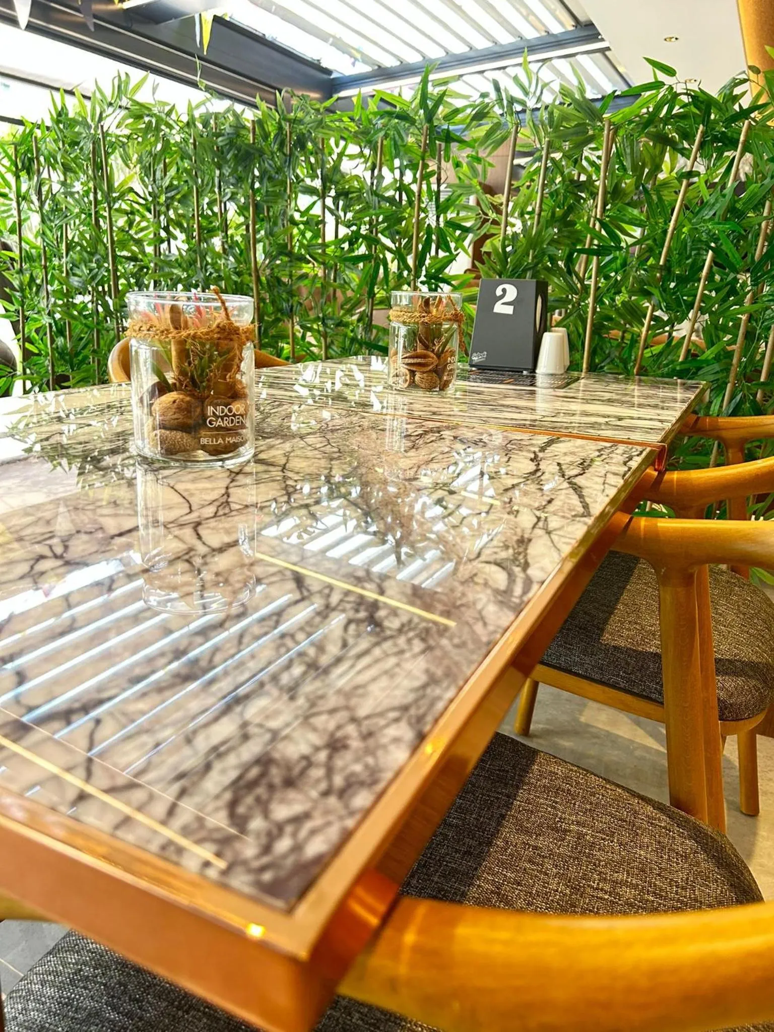 Restaurant/places to eat in Sam Hotel