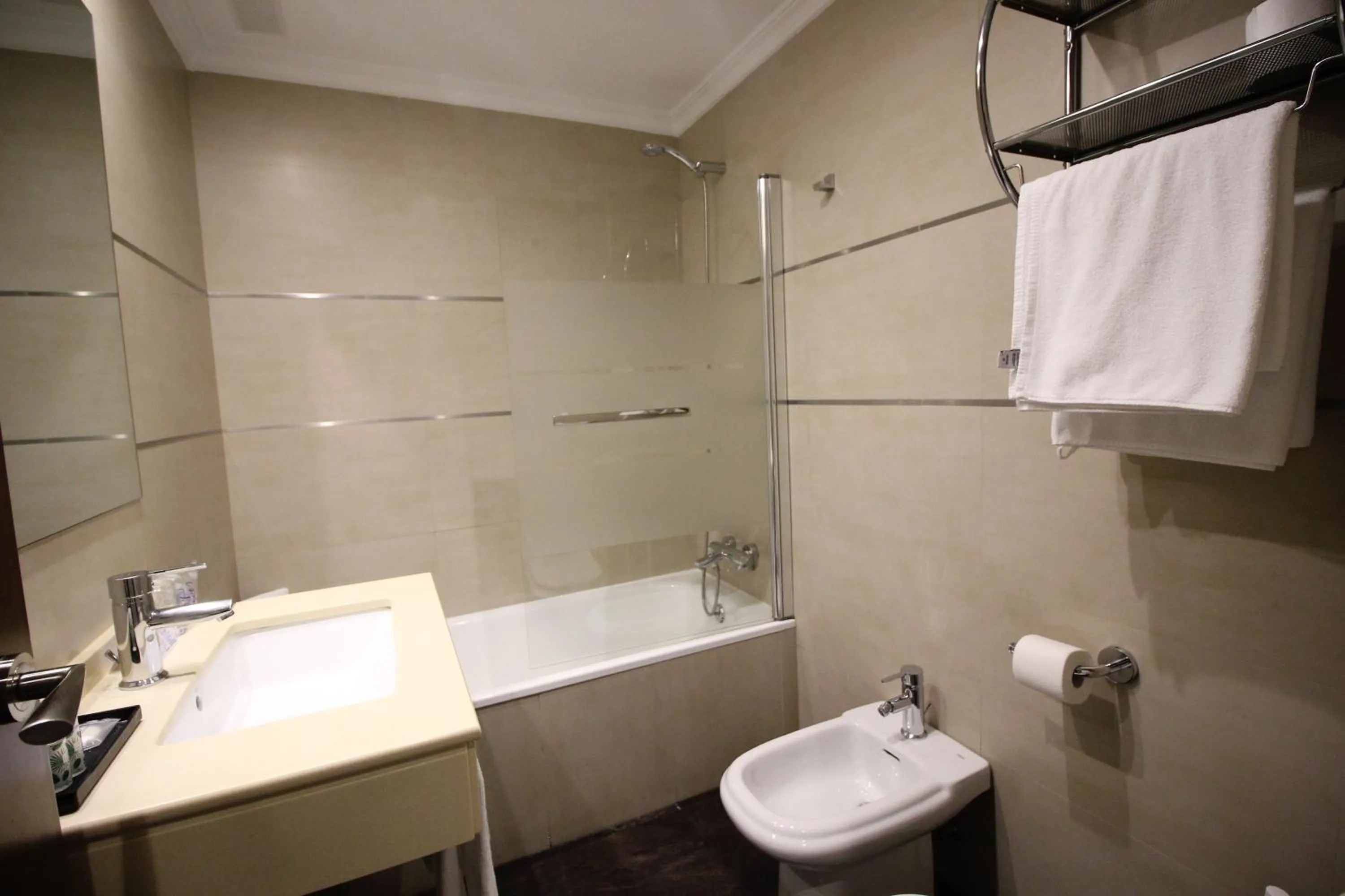 Shower in Hotel Venecia