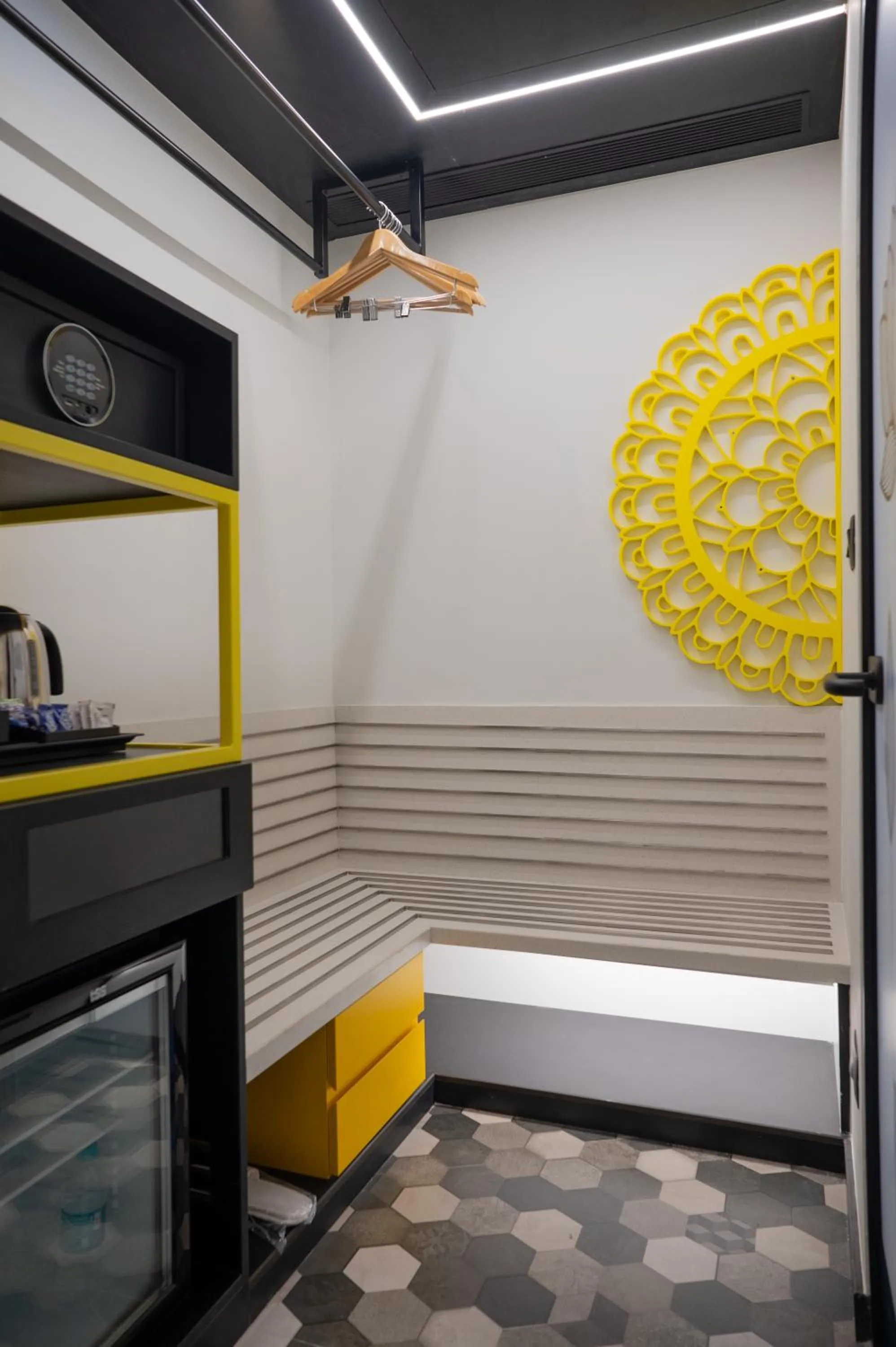 Coffee/tea facilities in ZIBE Luxe Kakinada by GRT Hotels