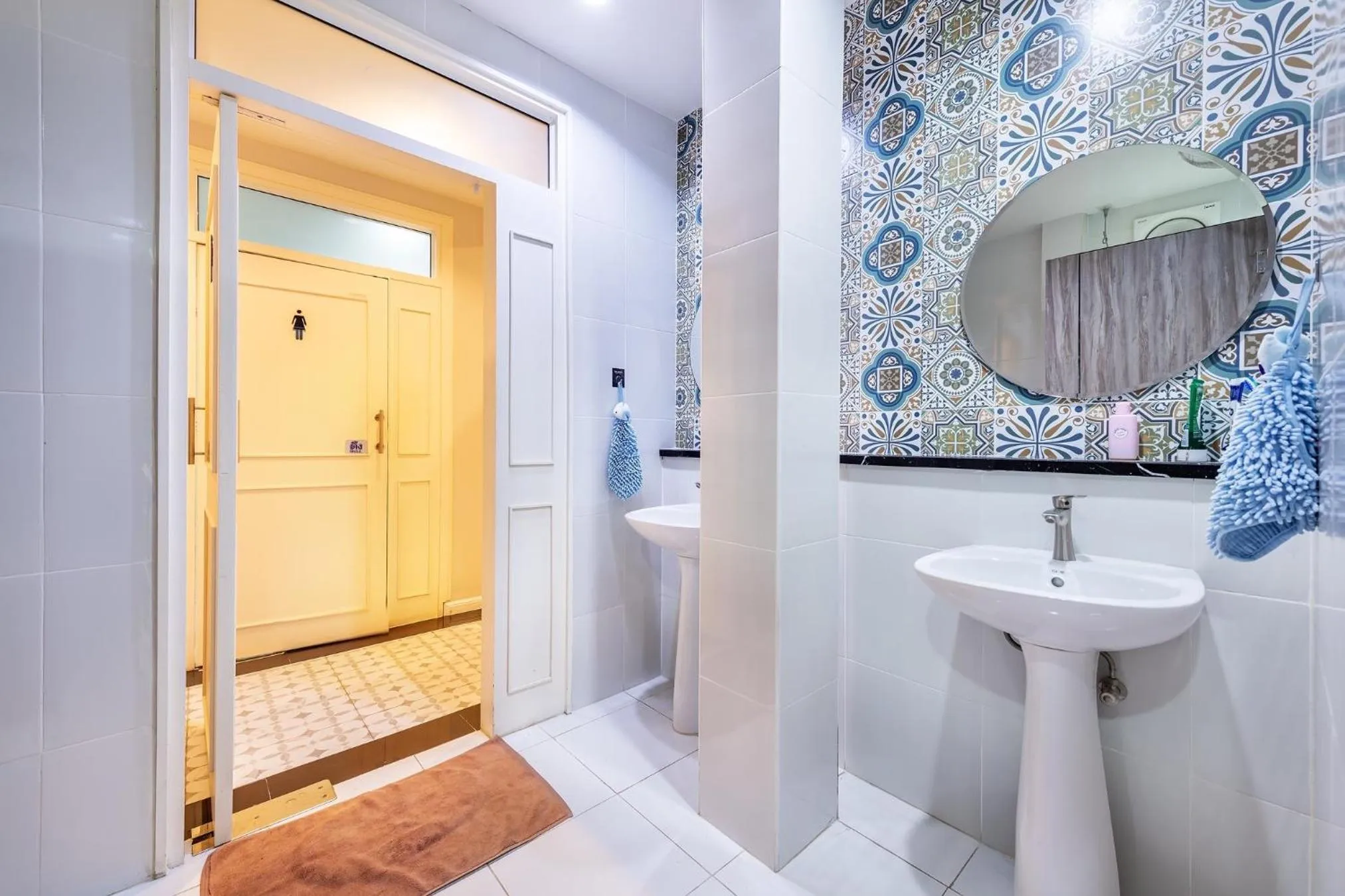 Shower in Visut House Hostel