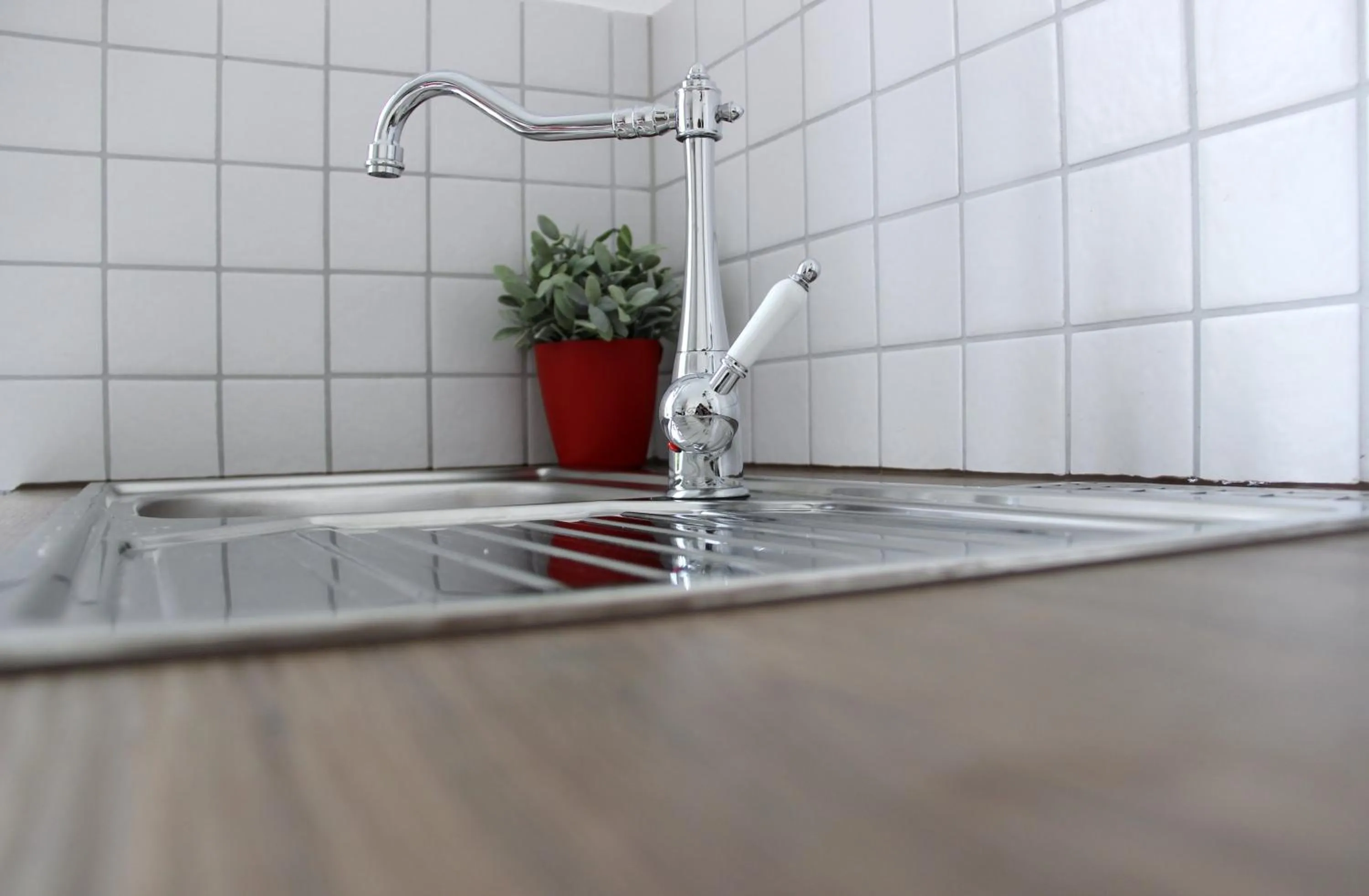 Kitchen or kitchenette in Leon Apartments