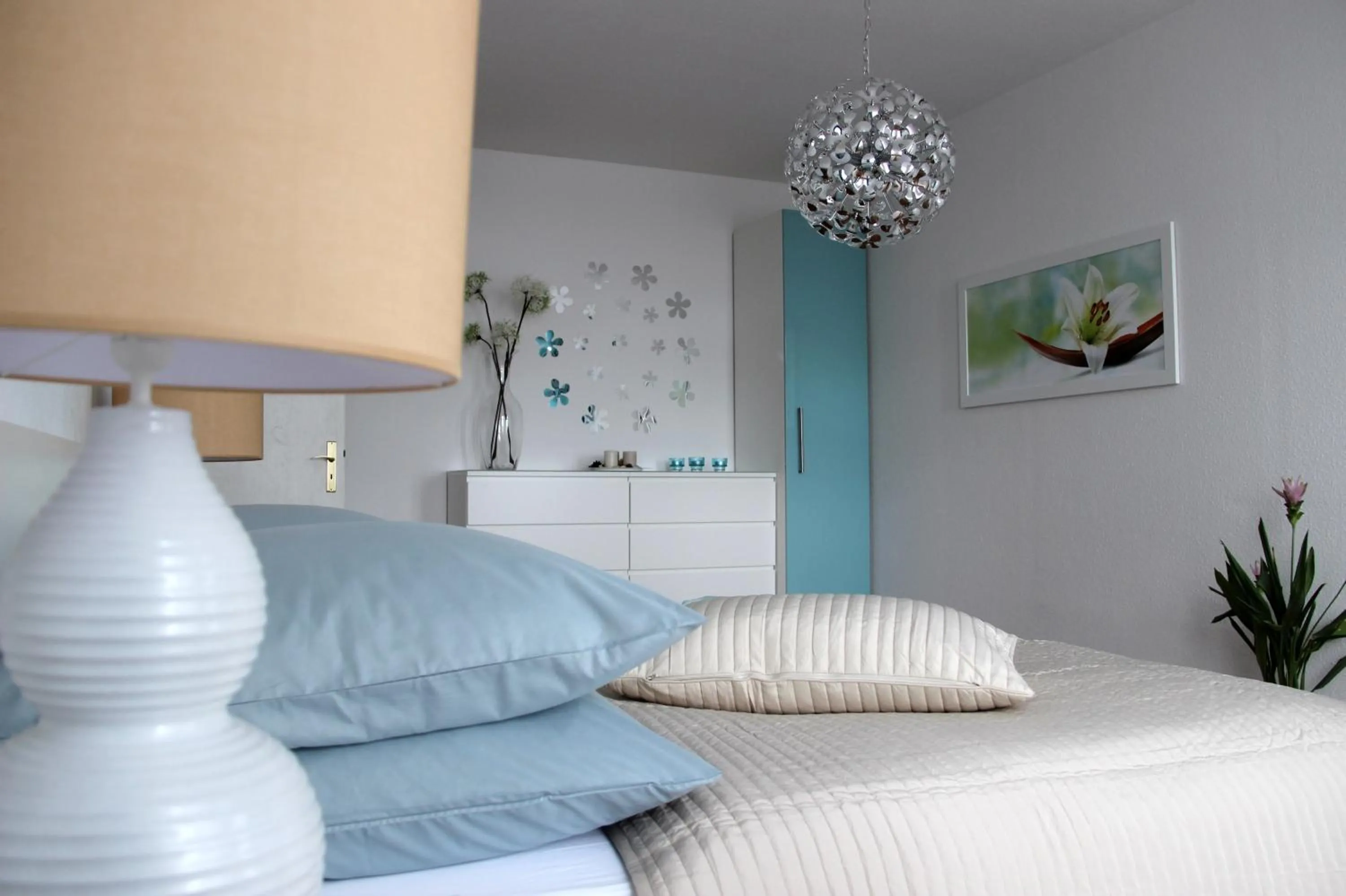 Bedroom, Bed in Leon Apartments