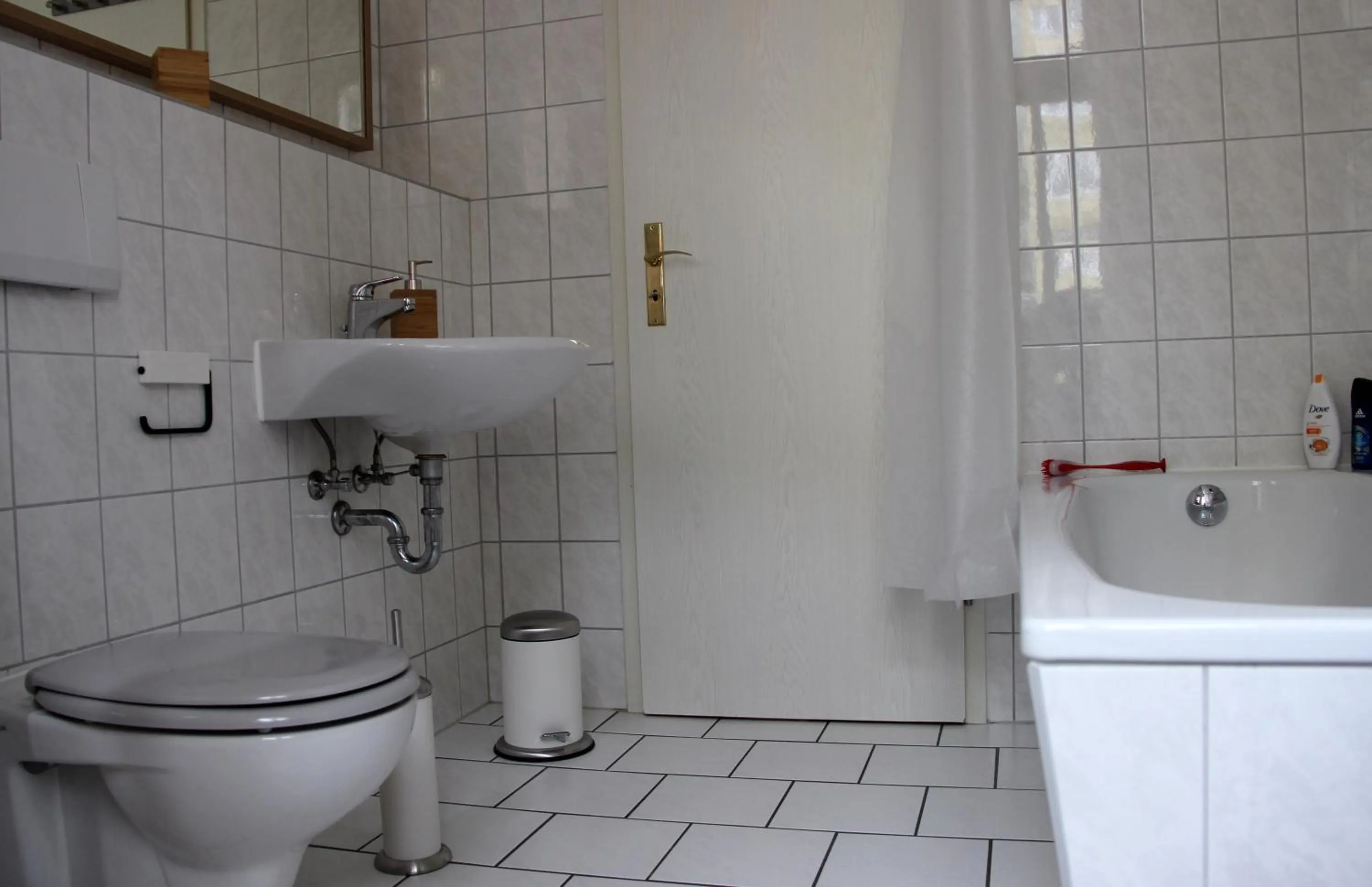 Bathroom in Leon Apartments