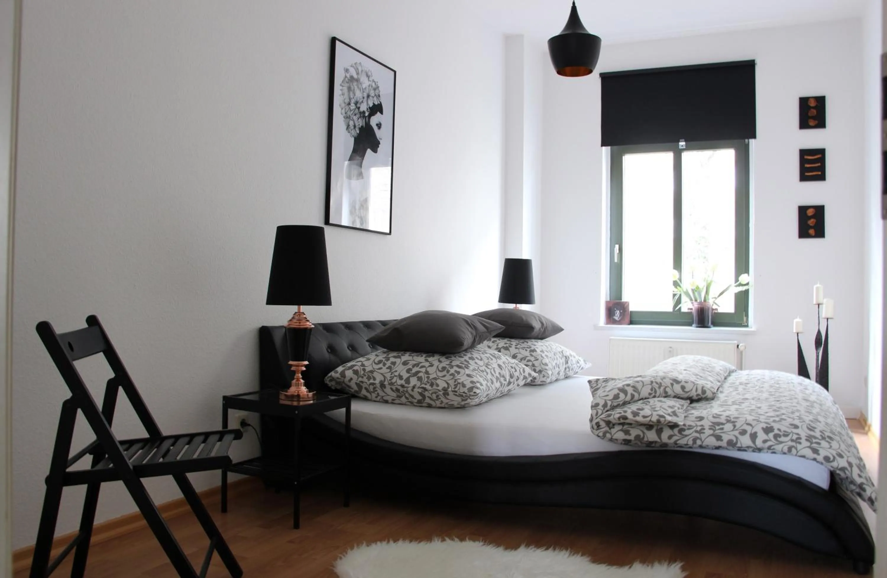 Bedroom, Bed in Leon Apartments