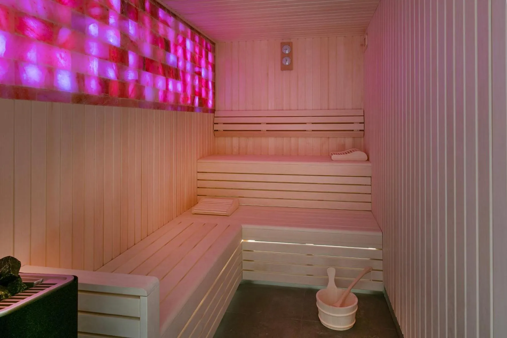 Sauna, Bed in Sevenline Purpan Toulouse
