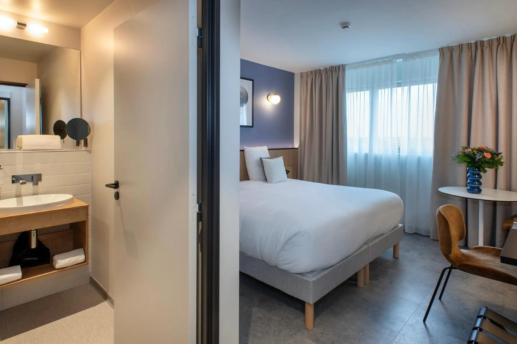 Photo of the whole room, Bed in Sevenline Purpan Toulouse