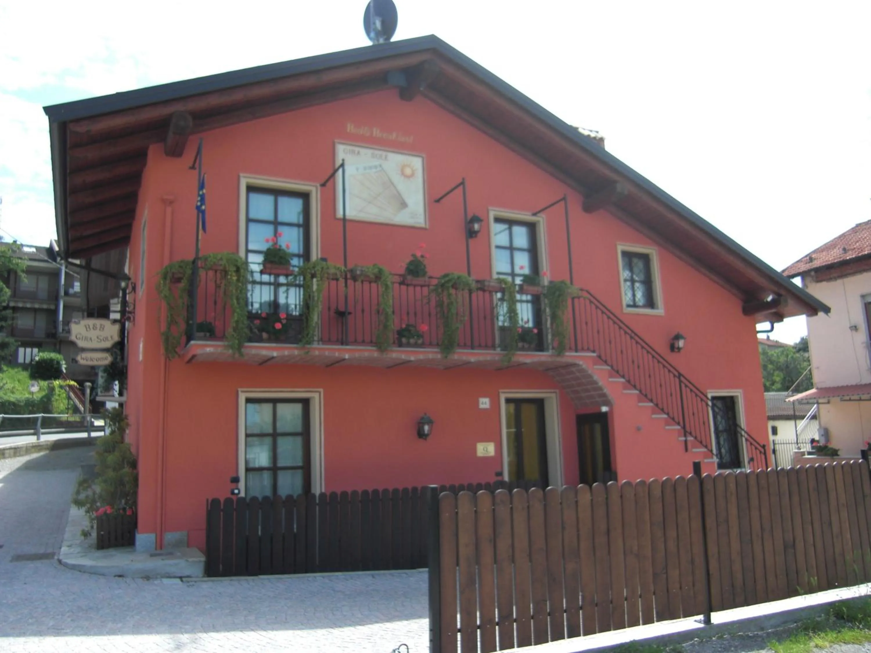 Facade/entrance in B&B Gira-Sole