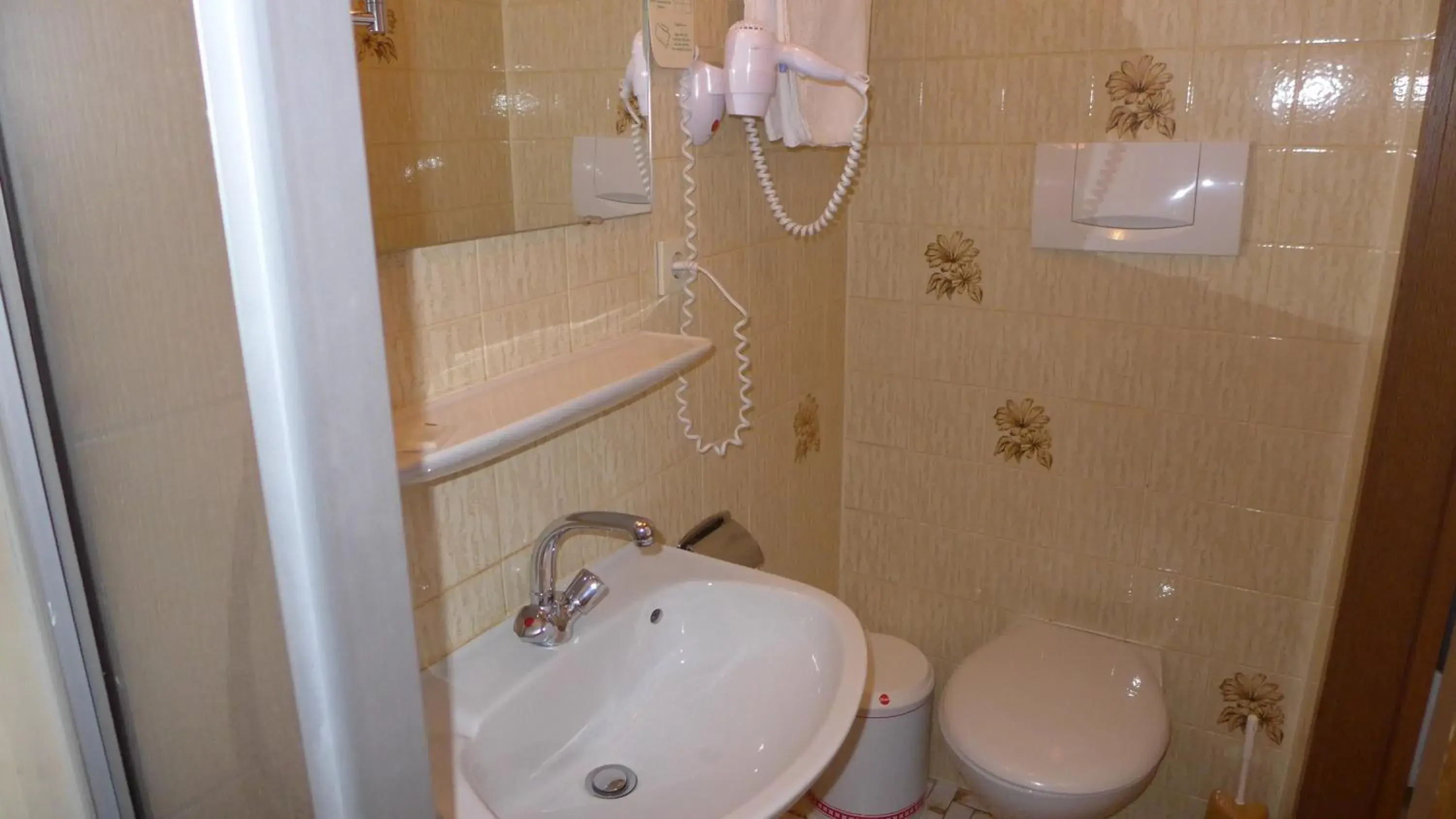 Single Room in Central-Hotel Greiveldinger Single Room in Central-Hotel Greiveldinger