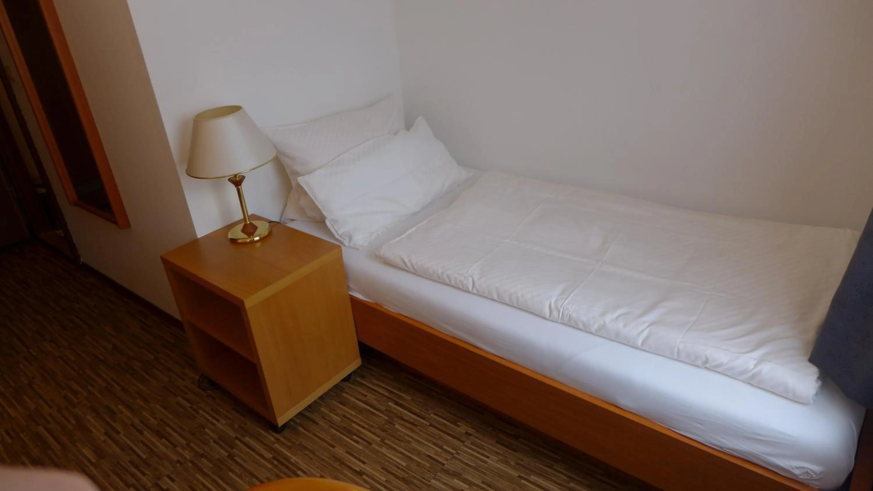 Bed in Central-Hotel Greiveldinger