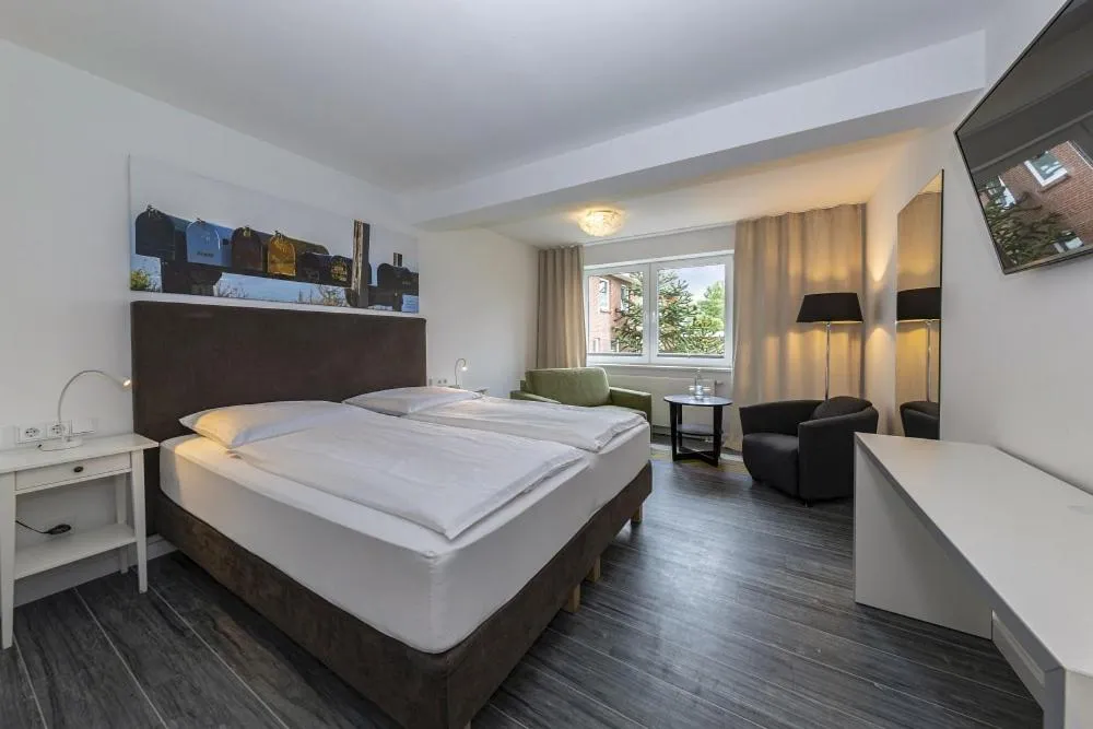 Photo of the whole room, Bed in Beach Hotel California