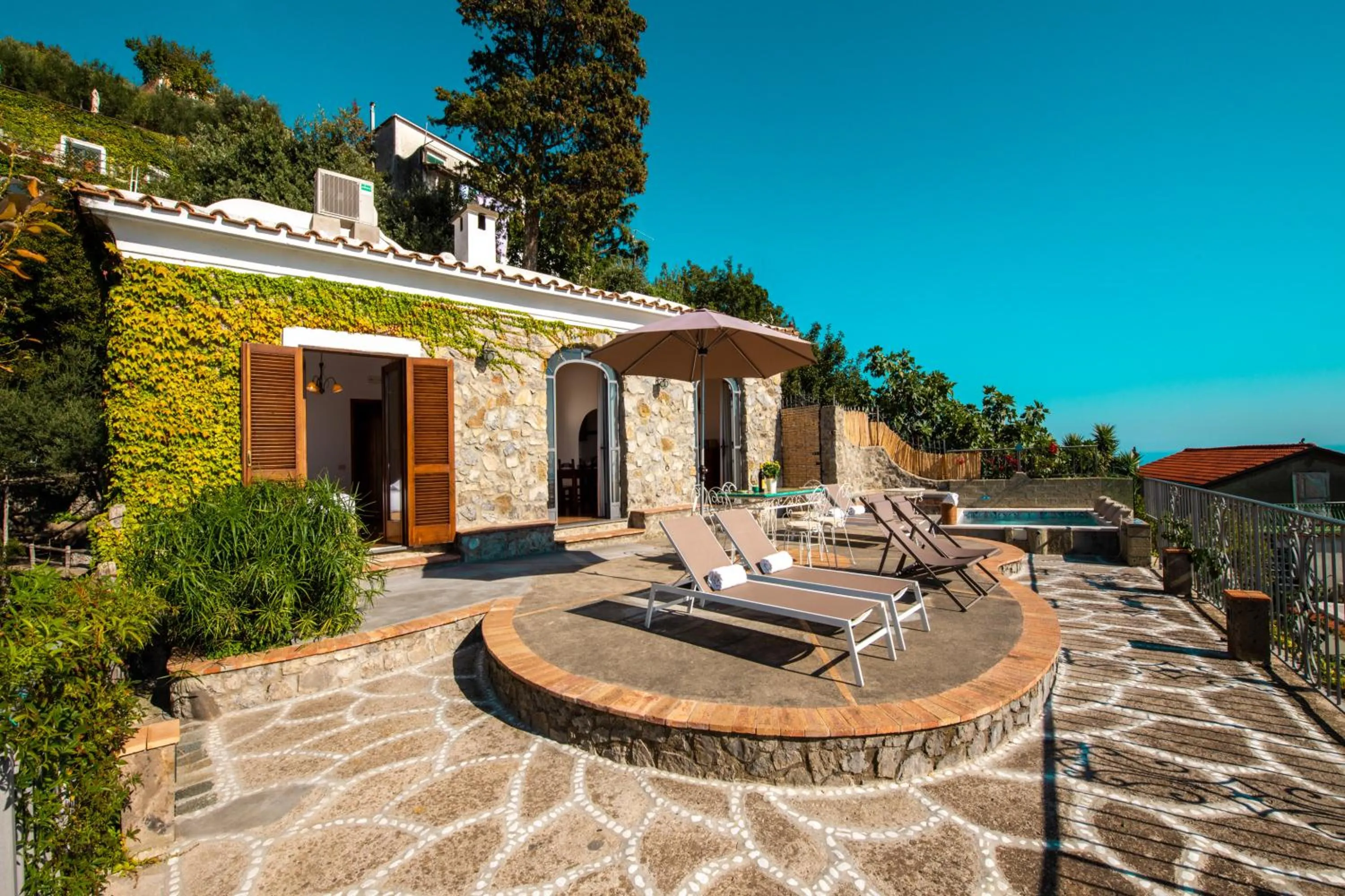 Property building in Ville Olimpo