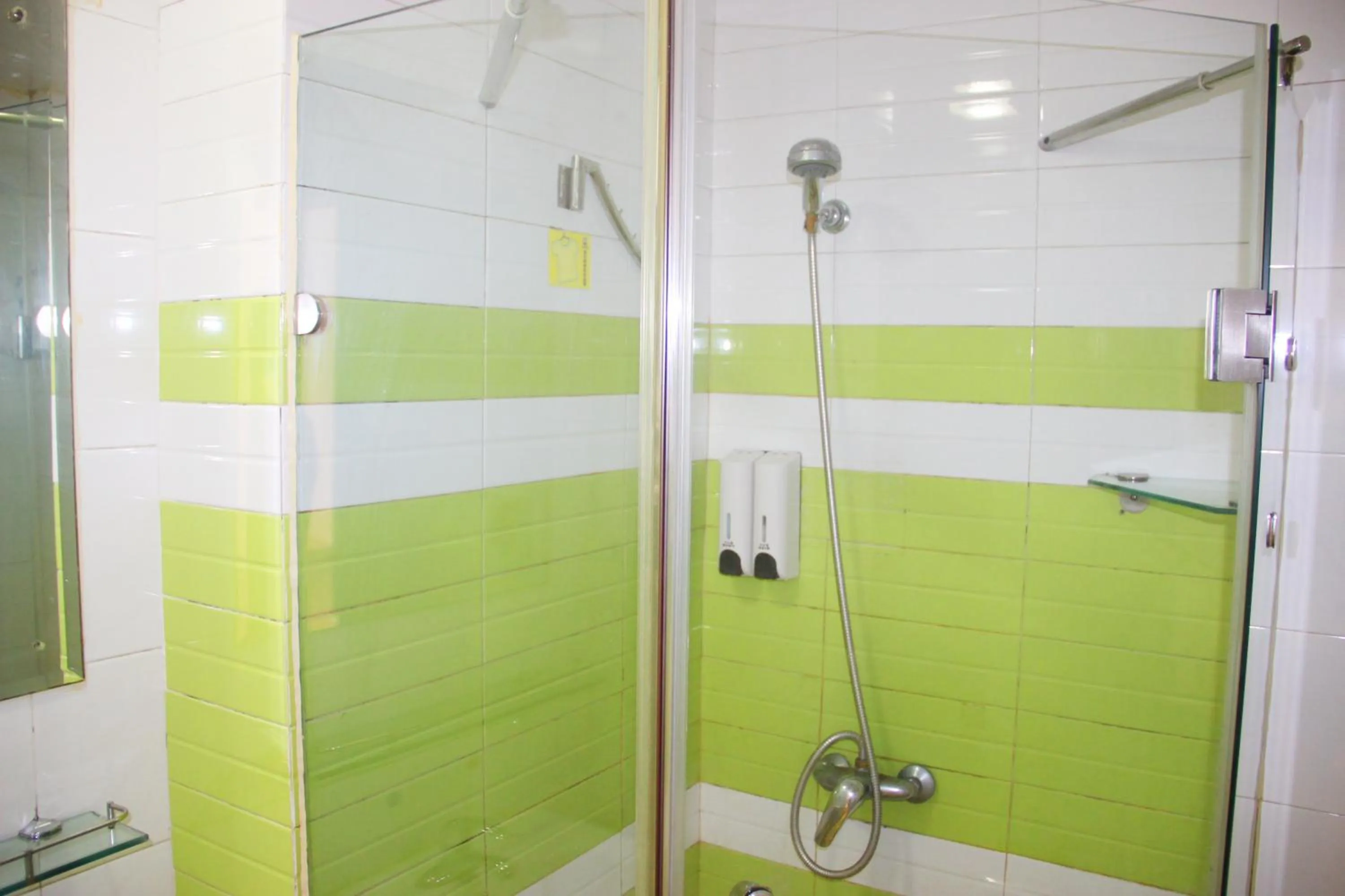 Shower in 7Days Inn Beijing Liujiayao Station