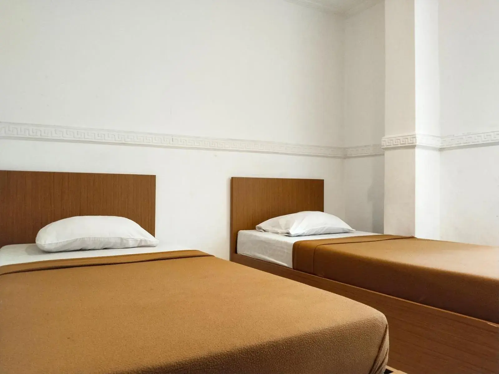 Standard Twin Room in Wisma Juanda Powered by Cocotel Standard Twin Room in Wisma Juanda Powered by Cocotel