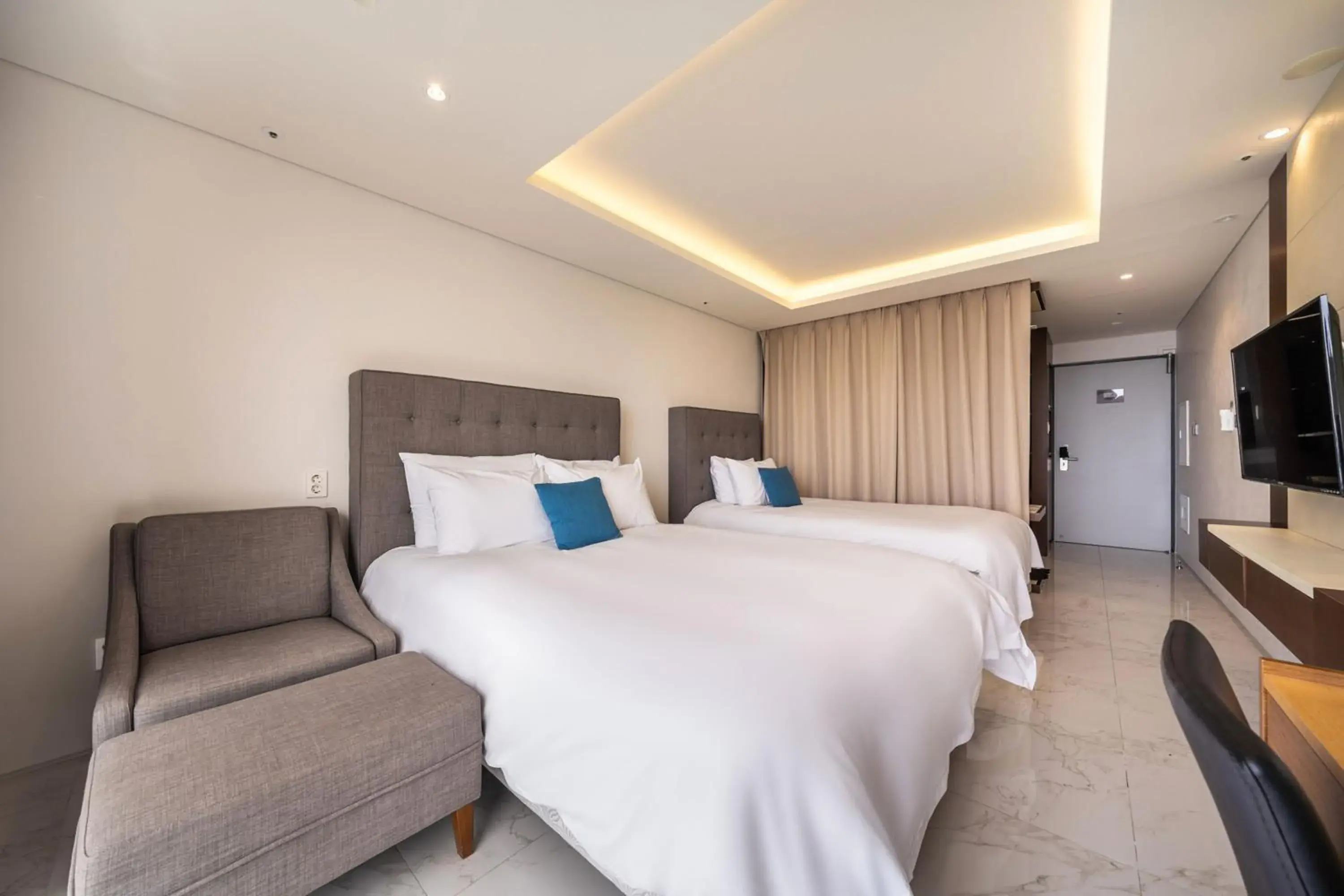 Deluxe Twin Room with Sea View in Sweet May Seogwipo Hotel Deluxe Twin Room with Sea View in Sweet May Seogwipo Hotel