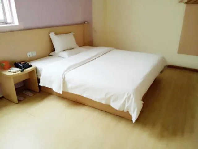 Bedroom, Bed in 7Days Inn Xi'an Northwest University North Gate