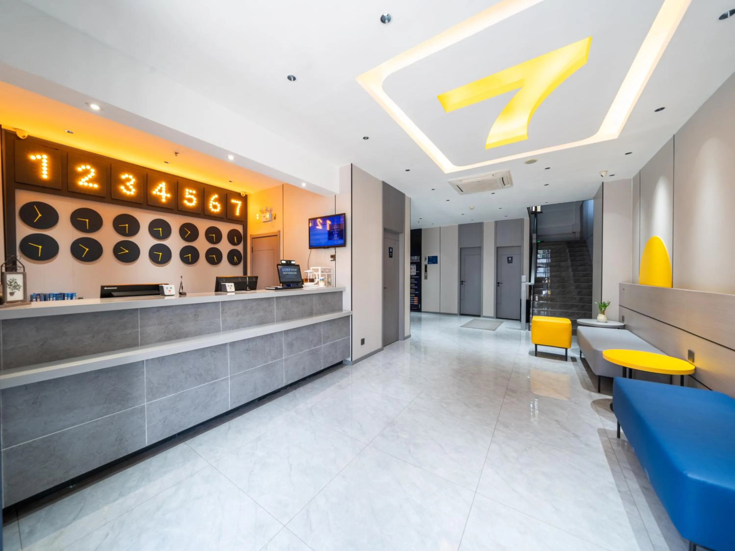 Lobby or reception in 7Days Inn Railway Station Xi'an Wulukou Subway Station