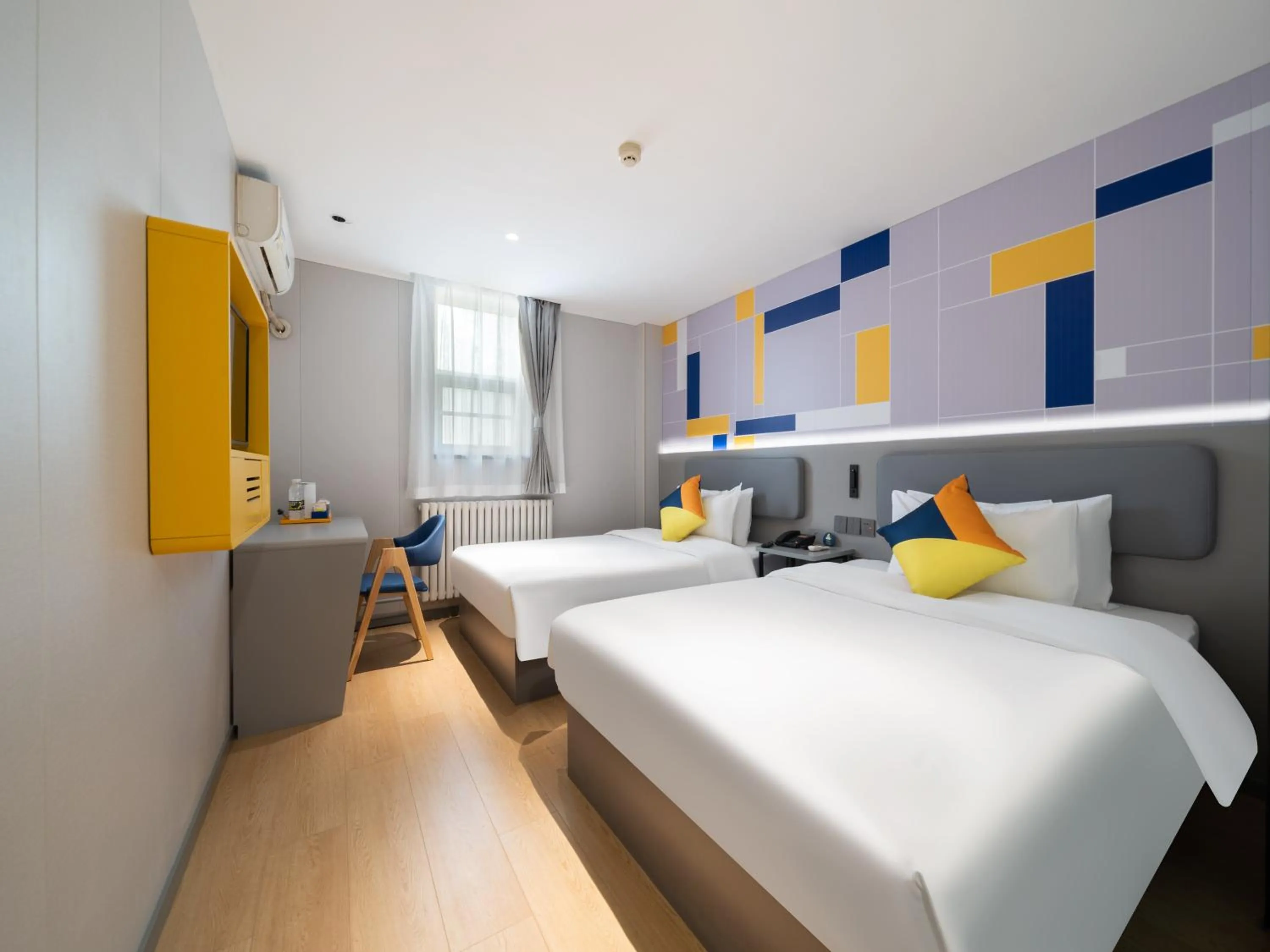 Bed in 7Days Inn Railway Station Xi'an Wulukou Subway Station