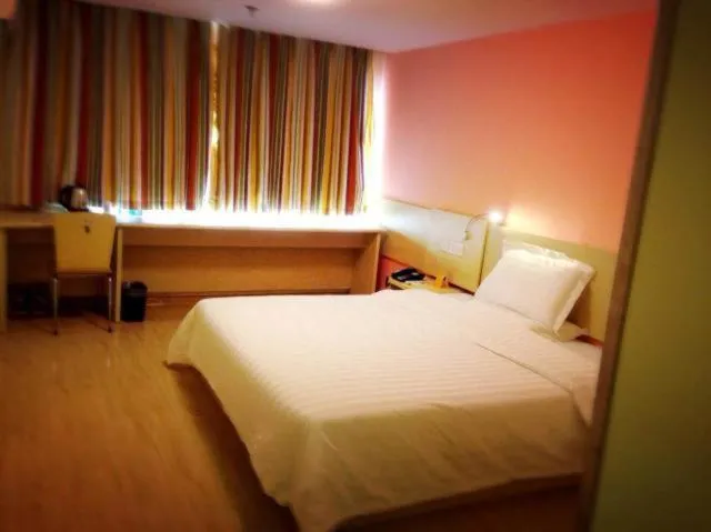 Bedroom, Bed in 7Days Inn Xi'an North Street Subway Station Lianhu Park