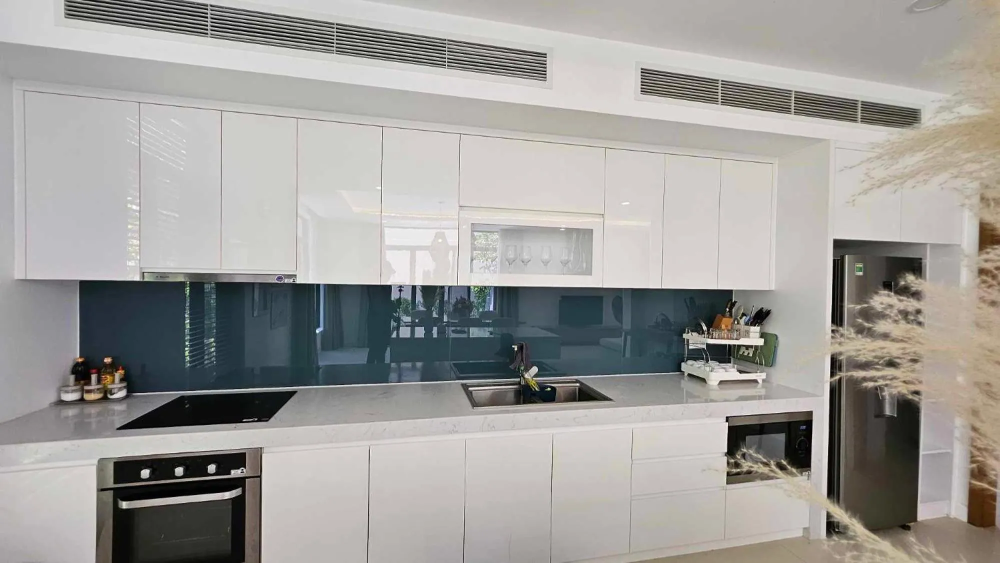 Kitchen or kitchenette in Seascape Villas In Long Beach Cam Ranh