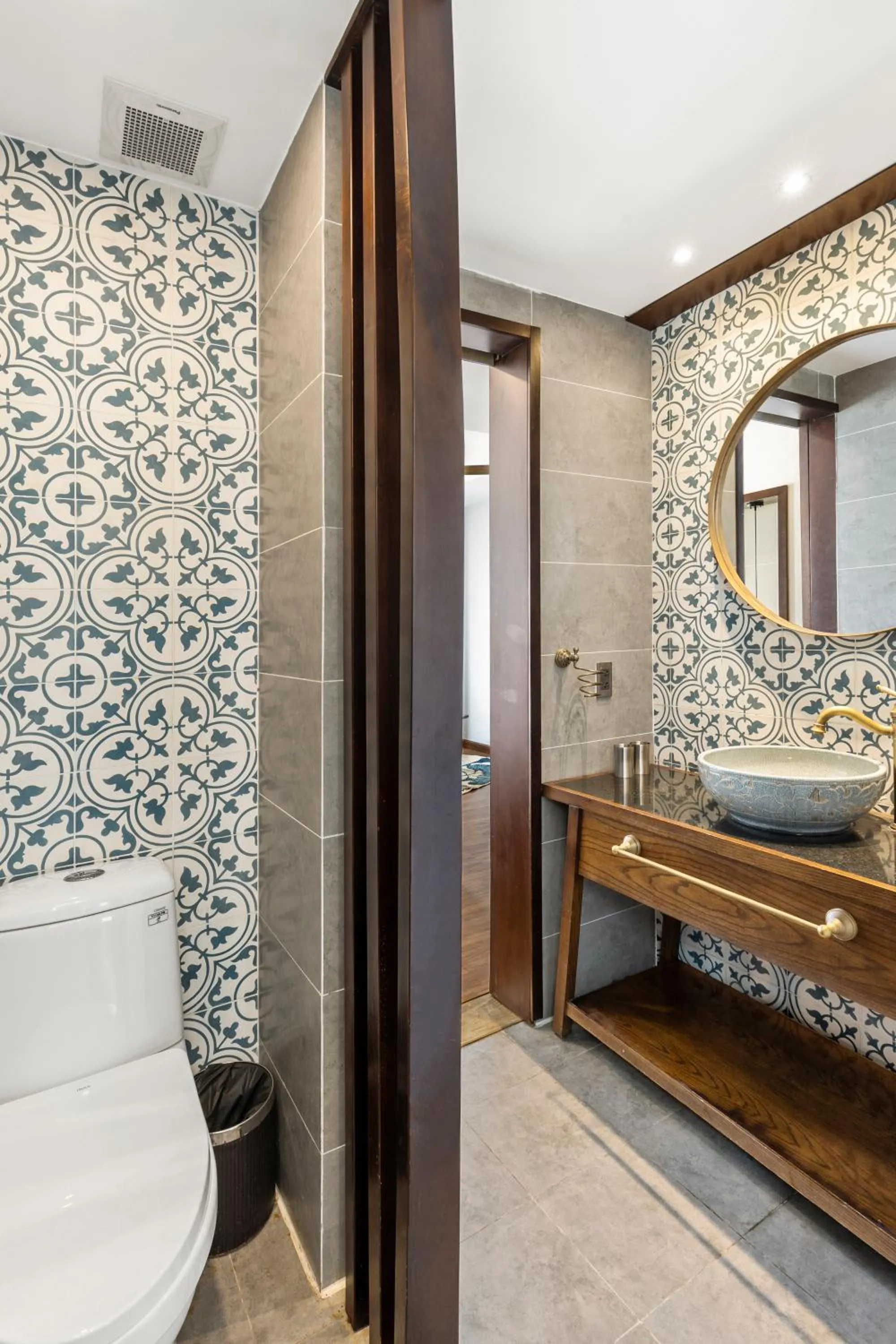 Shower, Bed in Tokyo Boutique Front Beach Hotel