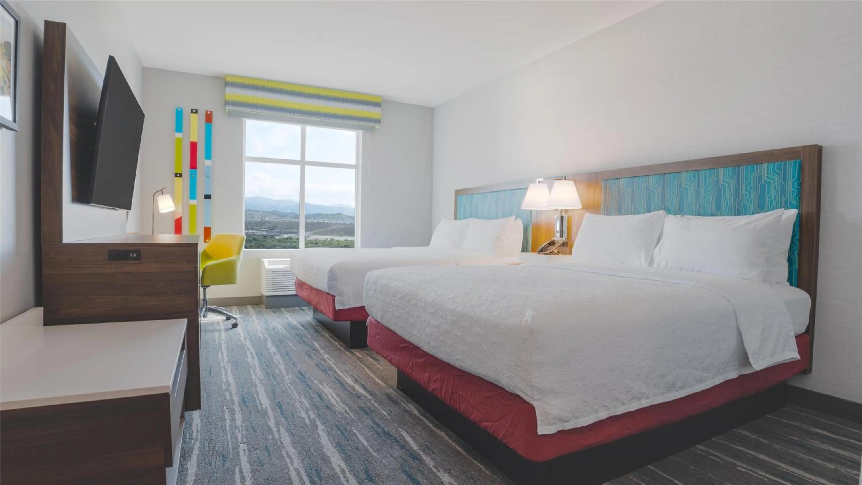 Bed in Hampton Inn By Hilton Santa Clarita-Valencia