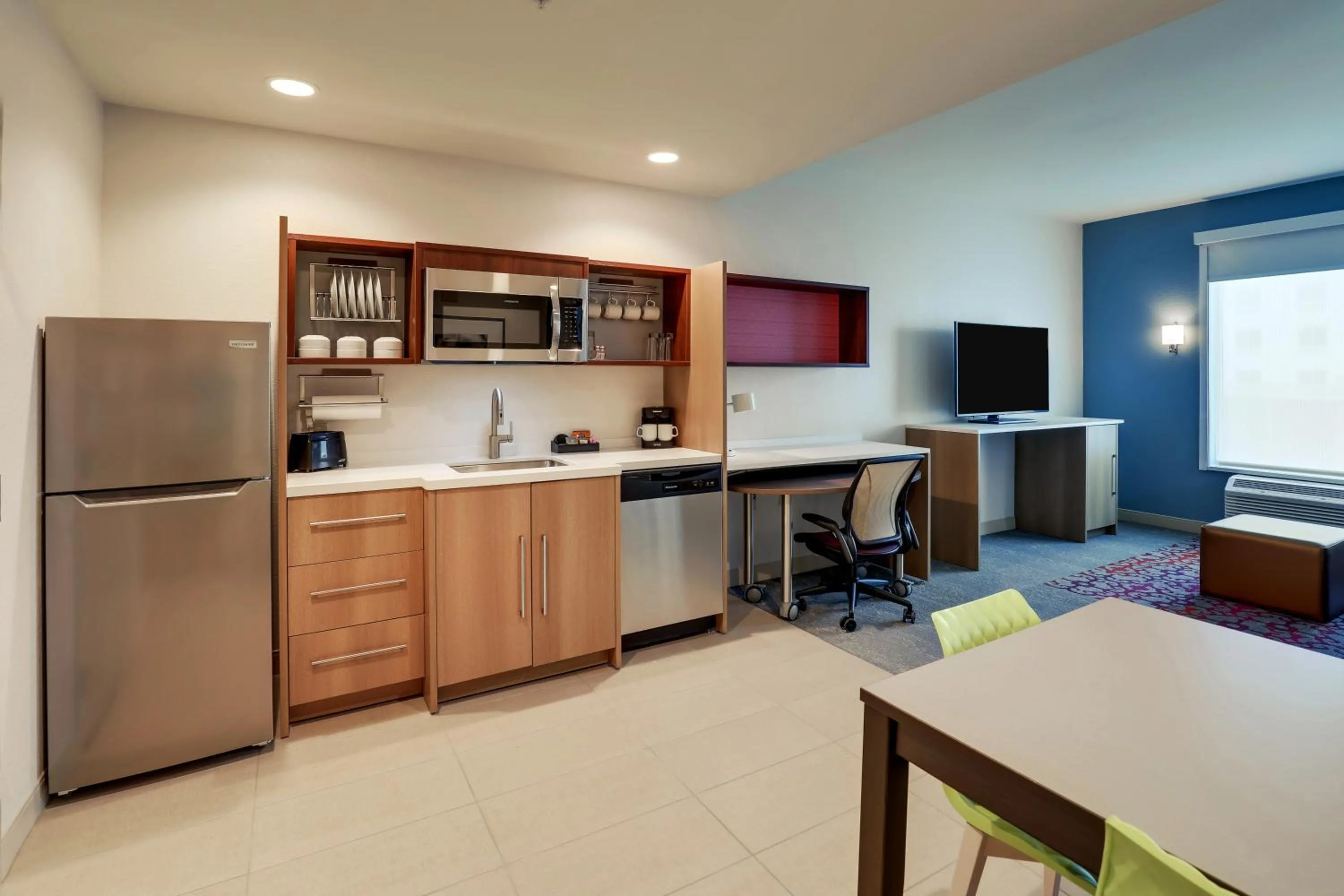 Kitchen or kitchenette in Home2 Suites By Hilton Sanford
