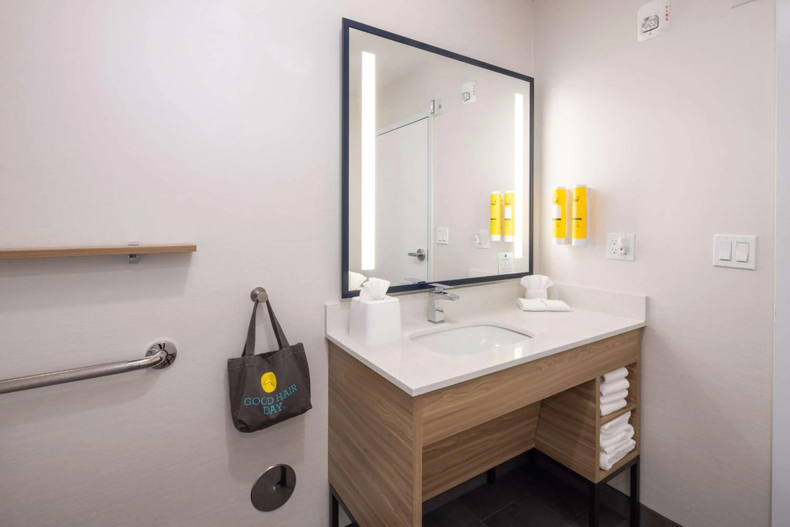 Bathroom in Tru By Hilton Yakima Airport