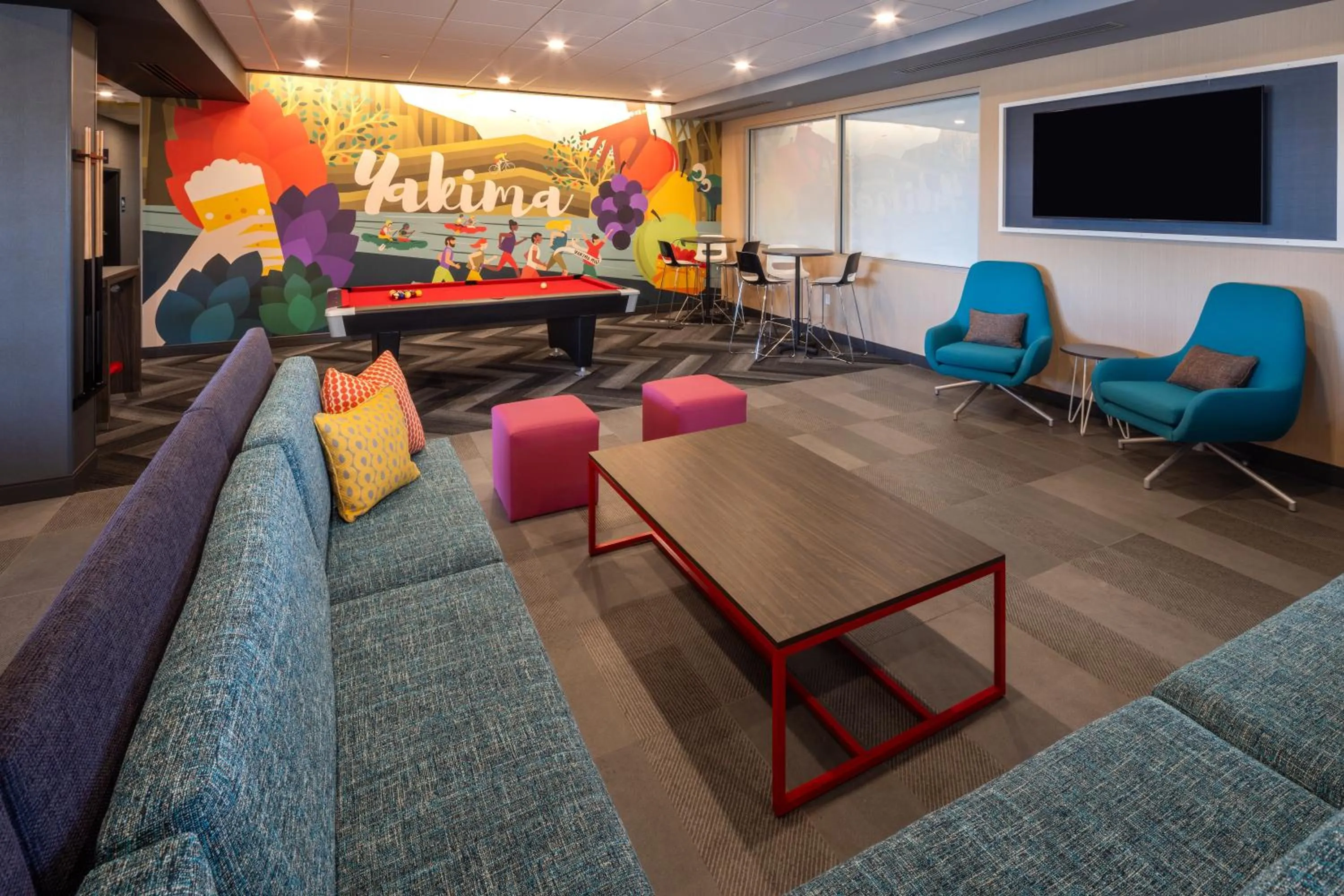 Seating area in Tru By Hilton Yakima Airport