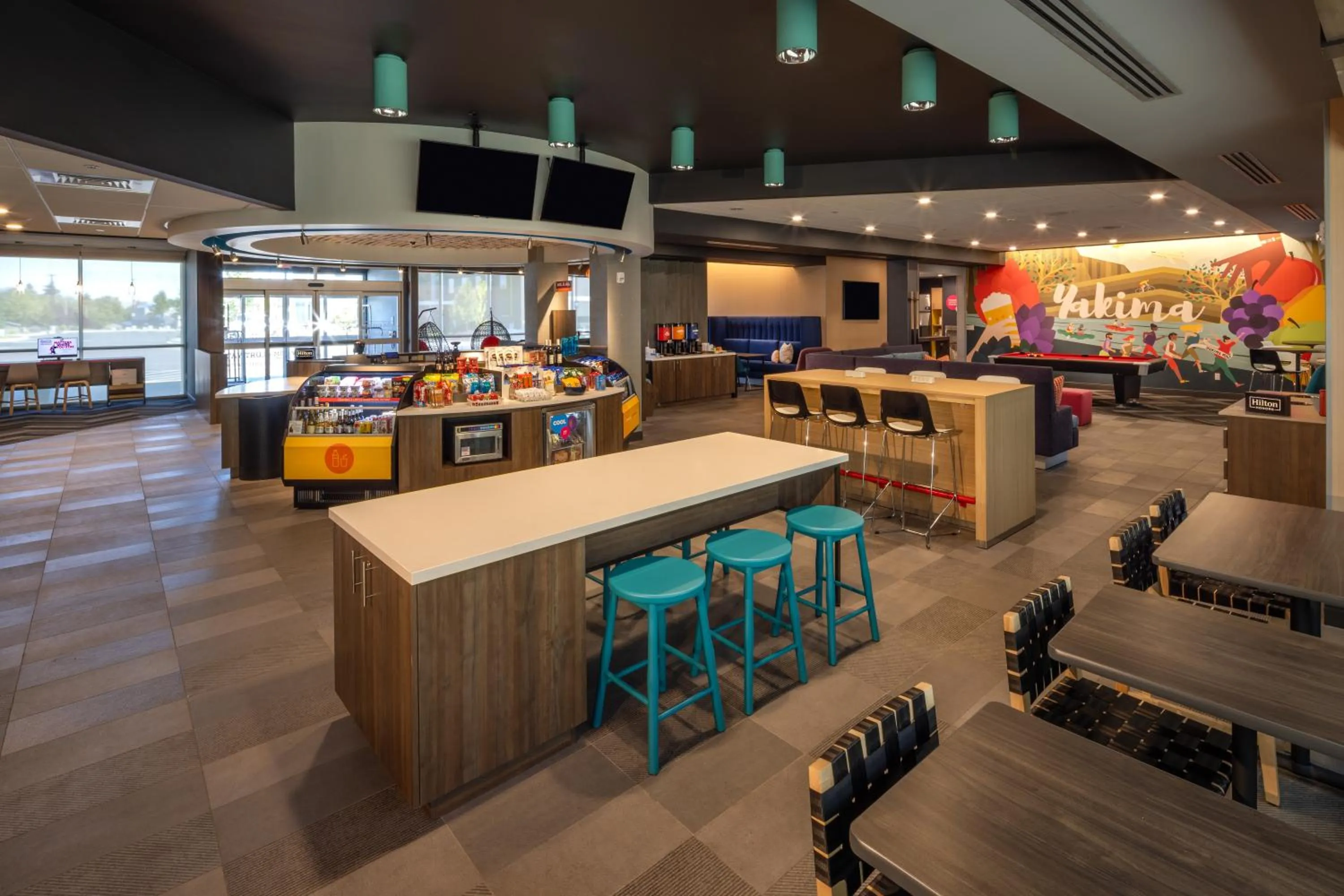 Dining area in Tru By Hilton Yakima Airport