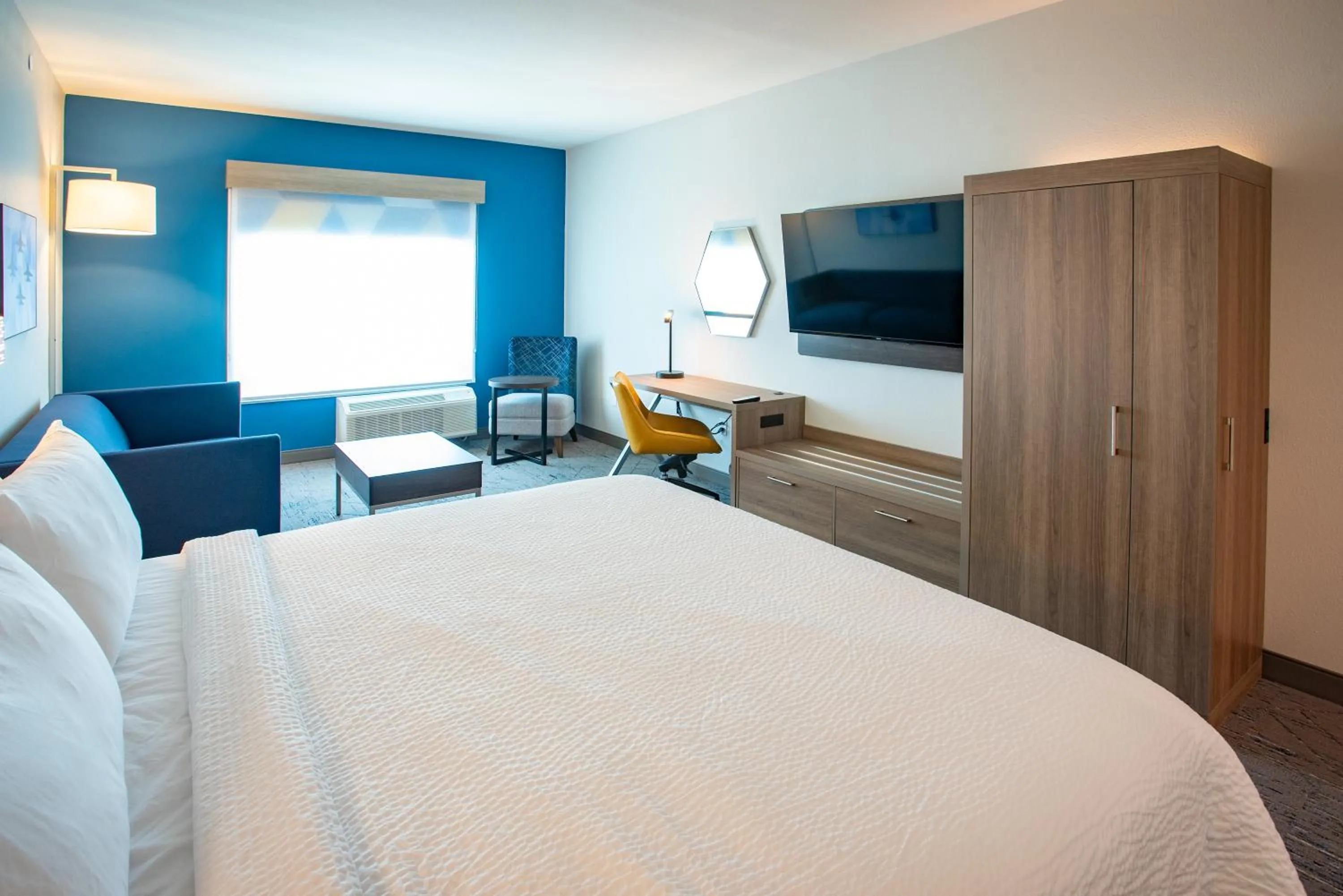 Bed in Holiday Inn Express & Suites Pensacola Airport North – I-10 by IHG