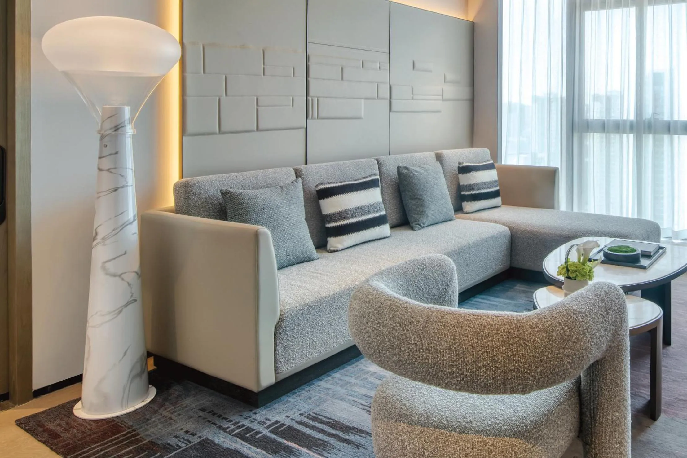 Living room in Crowne Plaza Xi'an Weiyang by IHG