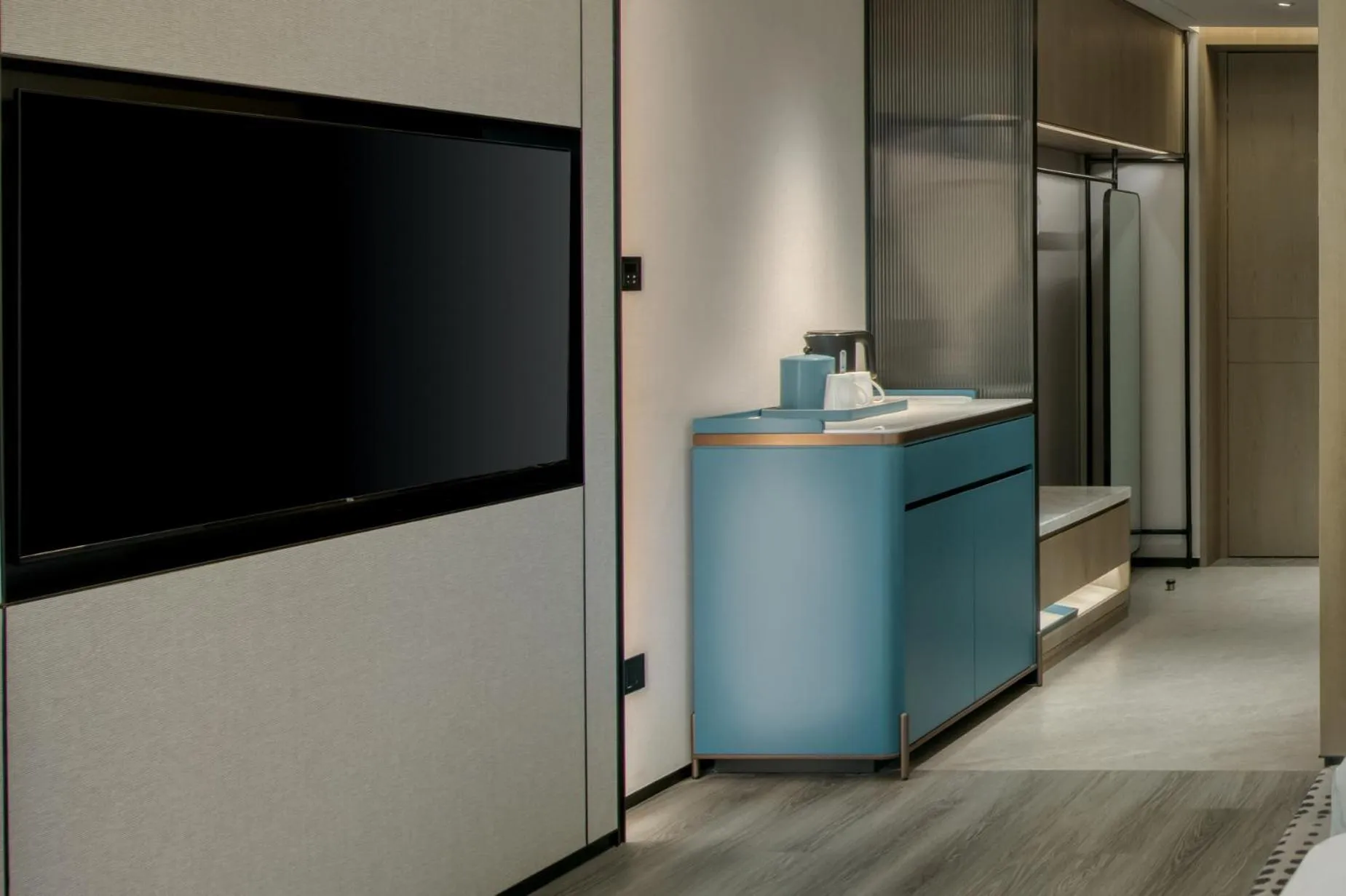 TV and multimedia in Crowne Plaza Xi'an Weiyang by IHG