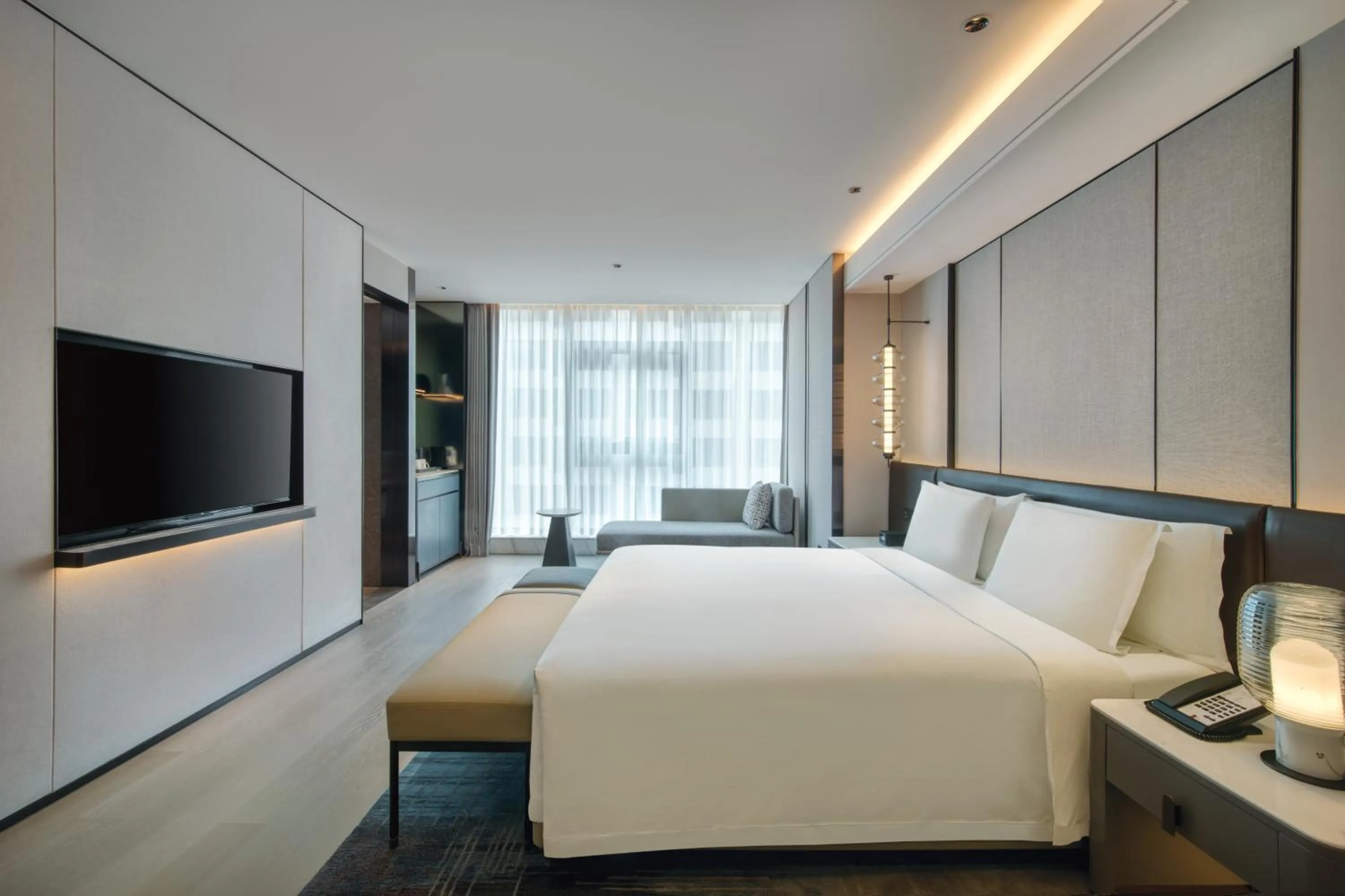 Photo of the whole room, Bed in Crowne Plaza Xi'an Weiyang by IHG