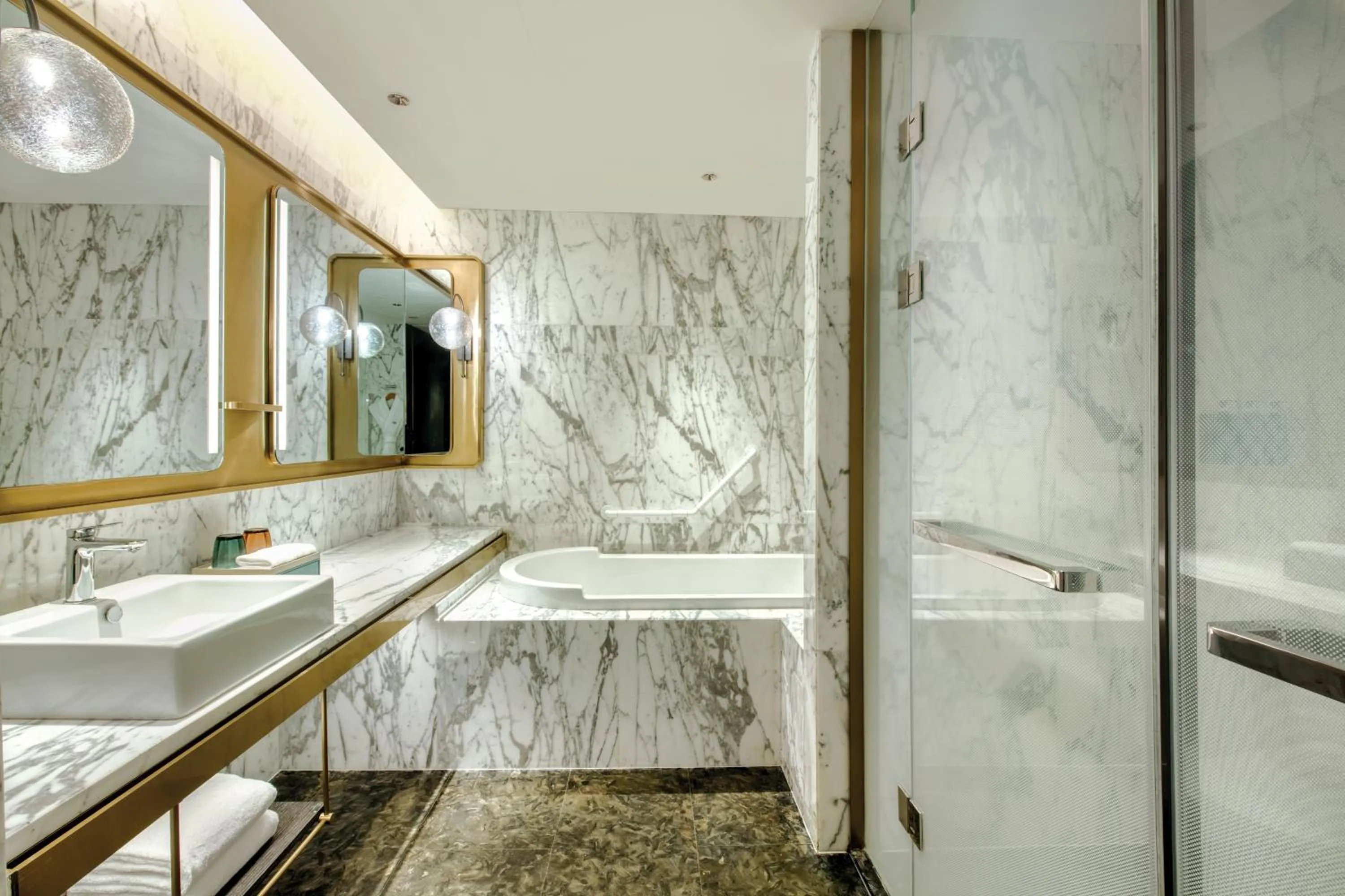 Bathroom in Crowne Plaza Xi'an Weiyang by IHG