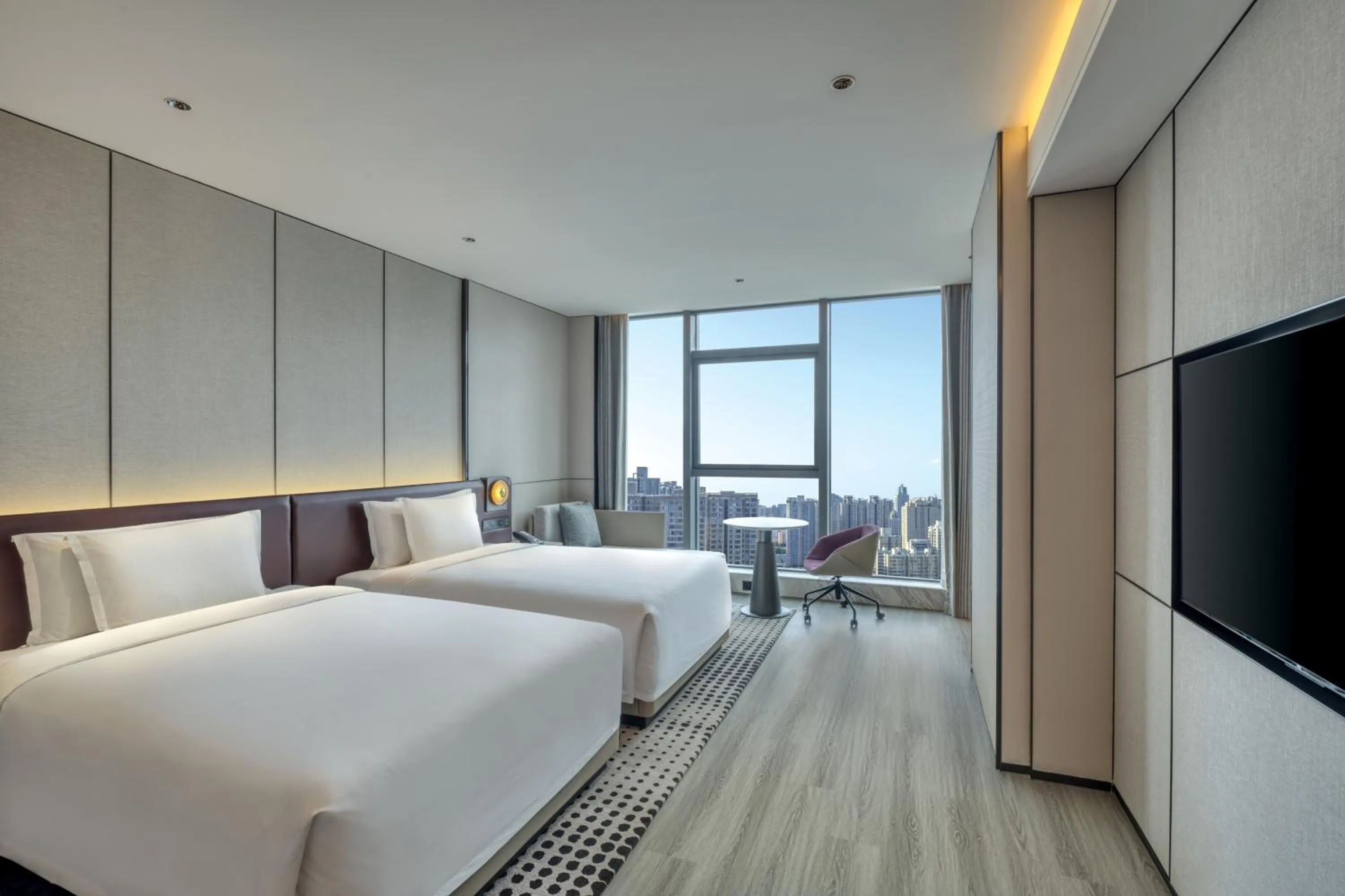 Bed in Crowne Plaza Xi'an Weiyang by IHG