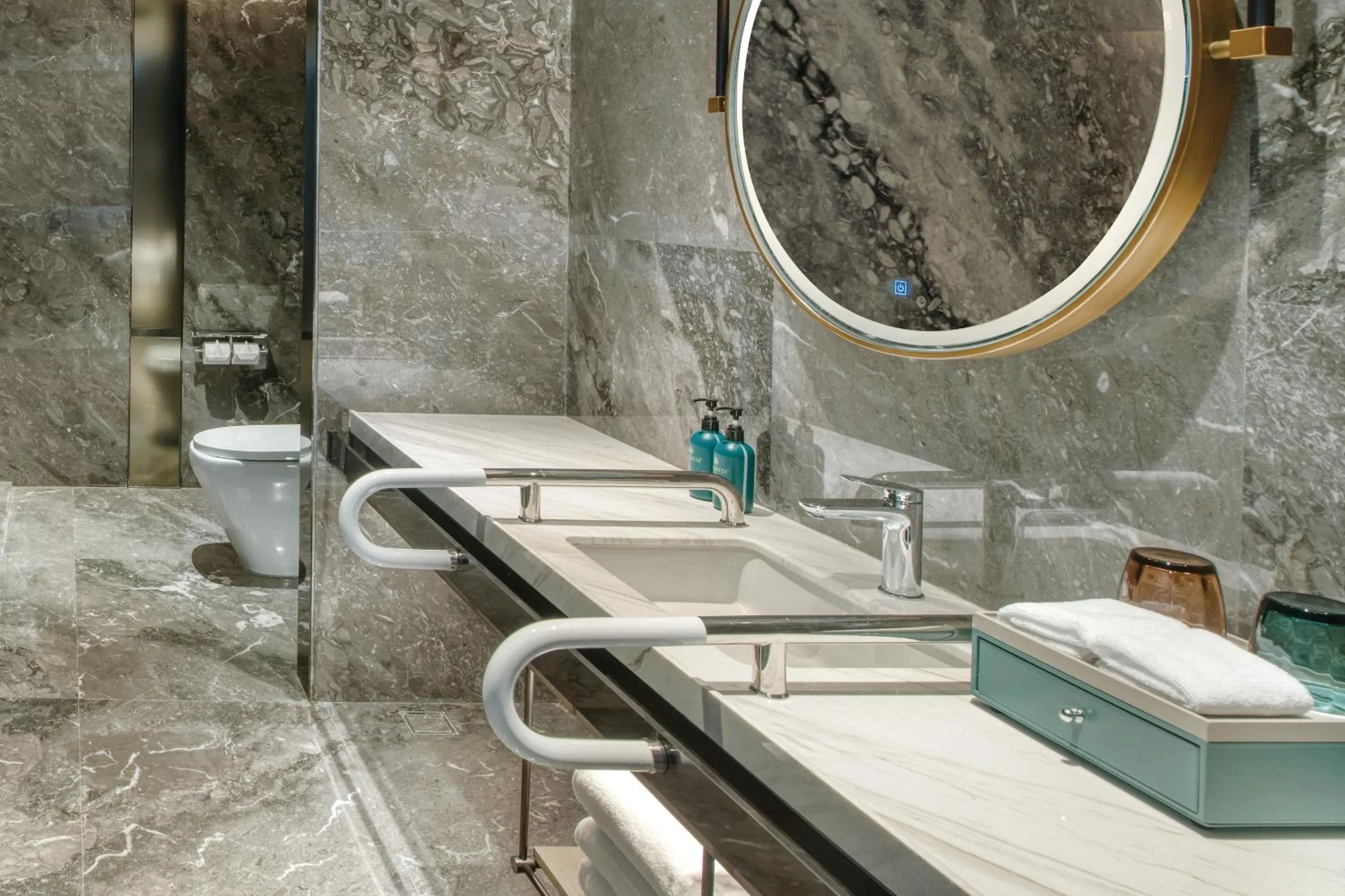 Bathroom in Crowne Plaza Xi'an Weiyang by IHG